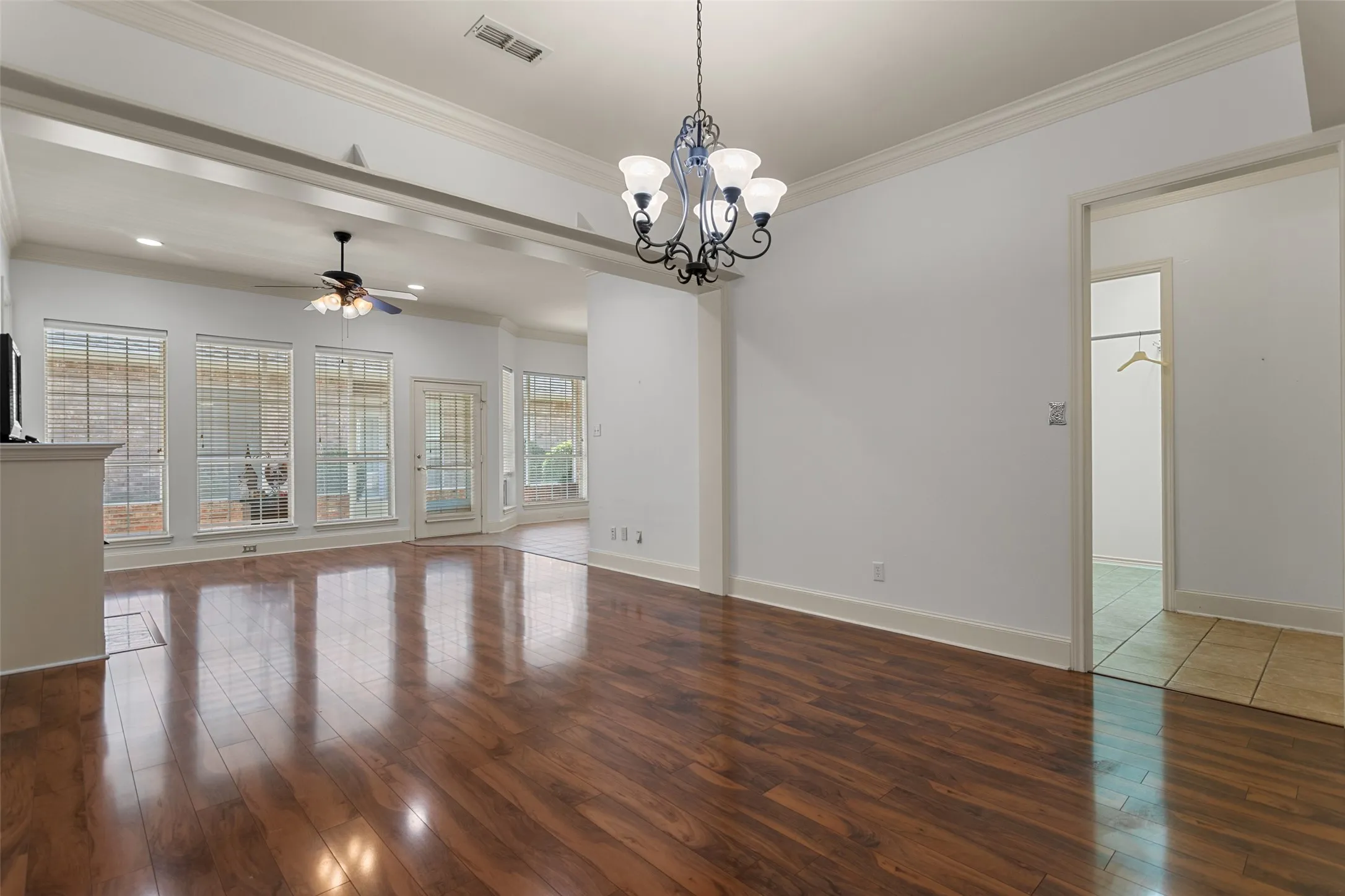 Condominium For Sale in Smith County , 2306 Homestead Lane, Tyler, Texas 75701, 3 Bedroom, 2 Bathroom, 2 Garage spaces, 1,665 Sqft, built in 2000, mls#21396857, Real Estate Agent in Tyler, Homes For Sale in Smith county, Homes For Sale in Tyler, Realtor in Tyler Texas, Real Estate Brokerage Independent Realty Texas, Luminita Cordes Realtor