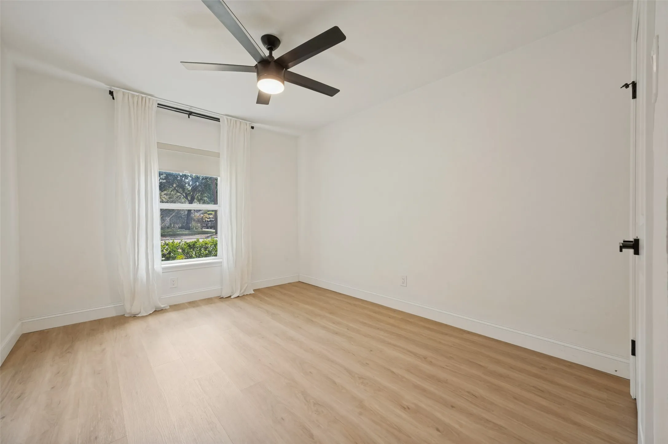 Single Family Residence For Sale in Dallas County , 8619 Westglen Drive, Dallas, Texas 75228, 3 Bedroom, 2 Bathroom, 2 Garage spaces, 1,505 Sqft, built in 1954, mls#21396865, Real Estate Agent in Dallas, Homes For Sale in Dallas county, Homes For Sale in Dallas, Realtor in Dallas Texas, Real Estate Brokerage Independent Realty Texas, Luminita Cordes Realtor