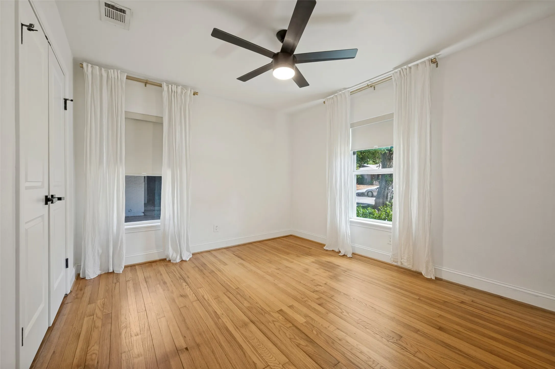 Single Family Residence For Sale in Dallas County , 8619 Westglen Drive, Dallas, Texas 75228, 3 Bedroom, 2 Bathroom, 2 Garage spaces, 1,505 Sqft, built in 1954, mls#21396865, Real Estate Agent in Dallas, Homes For Sale in Dallas county, Homes For Sale in Dallas, Realtor in Dallas Texas, Real Estate Brokerage Independent Realty Texas, Luminita Cordes Realtor