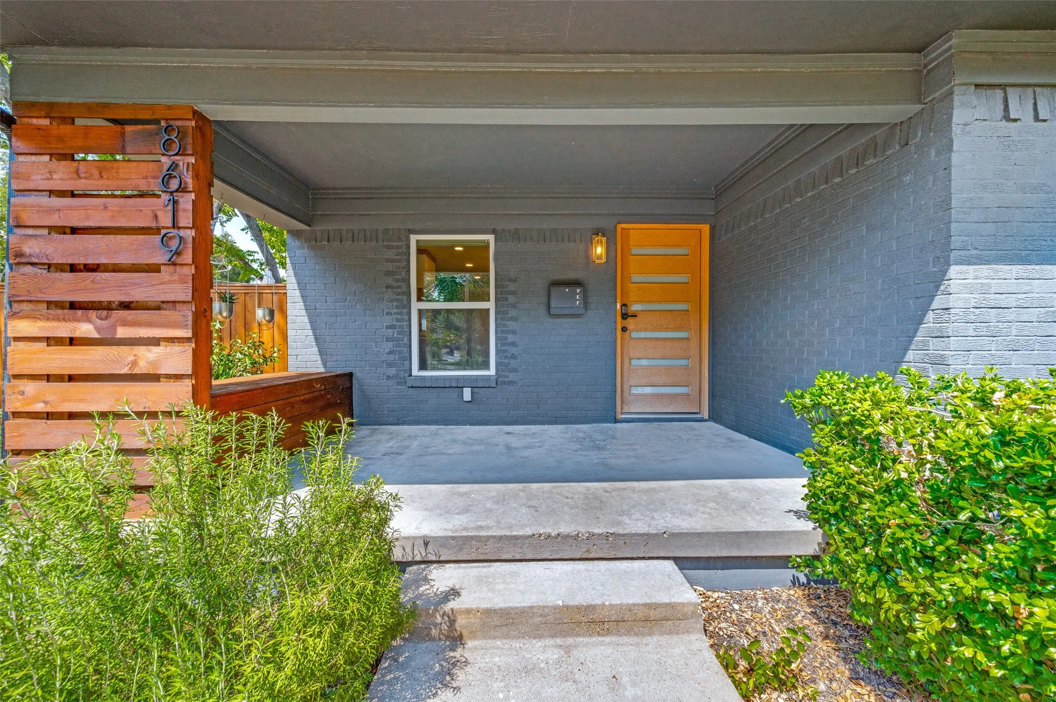 Single Family Residence For Sale in Dallas County , 8619 Westglen Drive, Dallas, Texas 75228, 3 Bedroom, 2 Bathroom, 2 Garage spaces, 1,505 Sqft, built in 1954, mls#21396865, Real Estate Agent in Dallas, Homes For Sale in Dallas county, Homes For Sale in Dallas, Realtor in Dallas Texas, Real Estate Brokerage Independent Realty Texas, Luminita Cordes Realtor