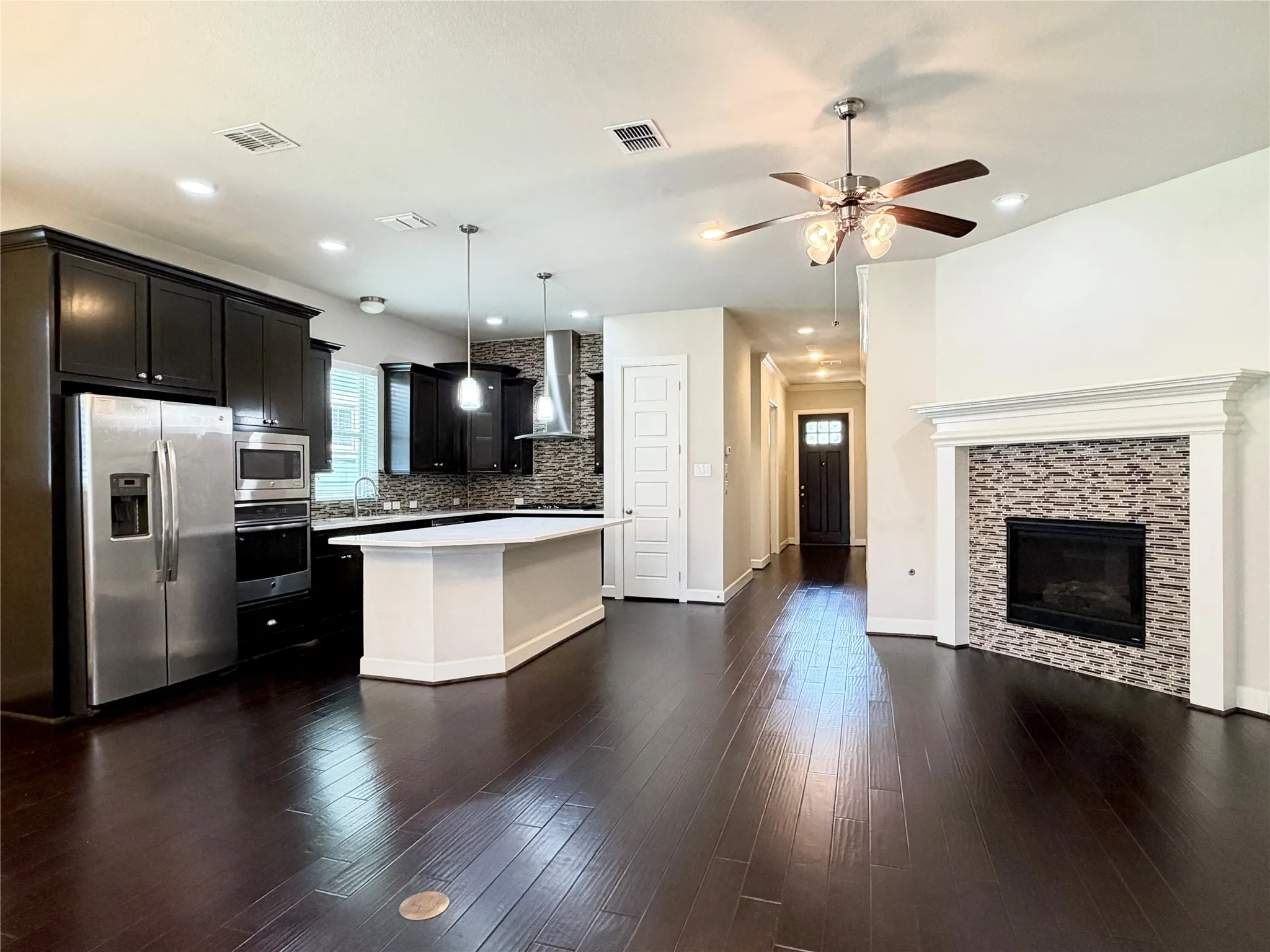 Single Family Residence For Rent in Denton County , 1005 Moonstone Street, Carrollton, Texas 75007, 3 Bedroom, 2 Bathroom, 2 Garage spaces, 1,795 Sqft, built in 2015, mls#21396859, Real Estate Agent in Carrollton, Homes For Rent in Denton county, Homes For Rent in Carrollton, Realtor in Carrollton Texas, Real Estate Brokerage Independent Realty Texas, Luminita Cordes Realtor