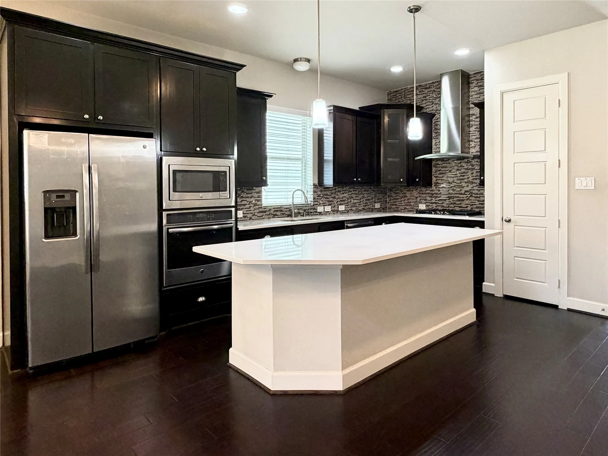 Single Family Residence For Rent in Denton County , 1005 Moonstone Street, Carrollton, Texas 75007, 3 Bedroom, 2 Bathroom, 2 Garage spaces, 1,795 Sqft, built in 2015, mls#21396859, Real Estate Agent in Carrollton, Homes For Rent in Denton county, Homes For Rent in Carrollton, Realtor in Carrollton Texas, Real Estate Brokerage Independent Realty Texas, Luminita Cordes Realtor