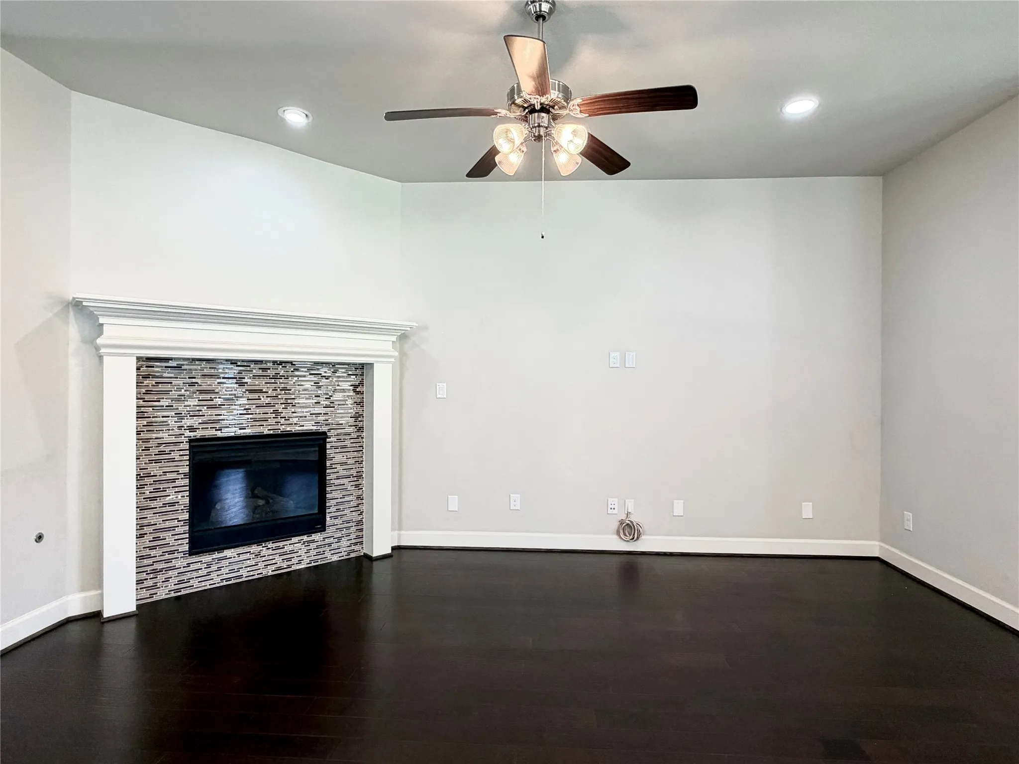 Single Family Residence For Rent in Denton County , 1005 Moonstone Street, Carrollton, Texas 75007, 3 Bedroom, 2 Bathroom, 2 Garage spaces, 1,795 Sqft, built in 2015, mls#21396859, Real Estate Agent in Carrollton, Homes For Rent in Denton county, Homes For Rent in Carrollton, Realtor in Carrollton Texas, Real Estate Brokerage Independent Realty Texas, Luminita Cordes Realtor