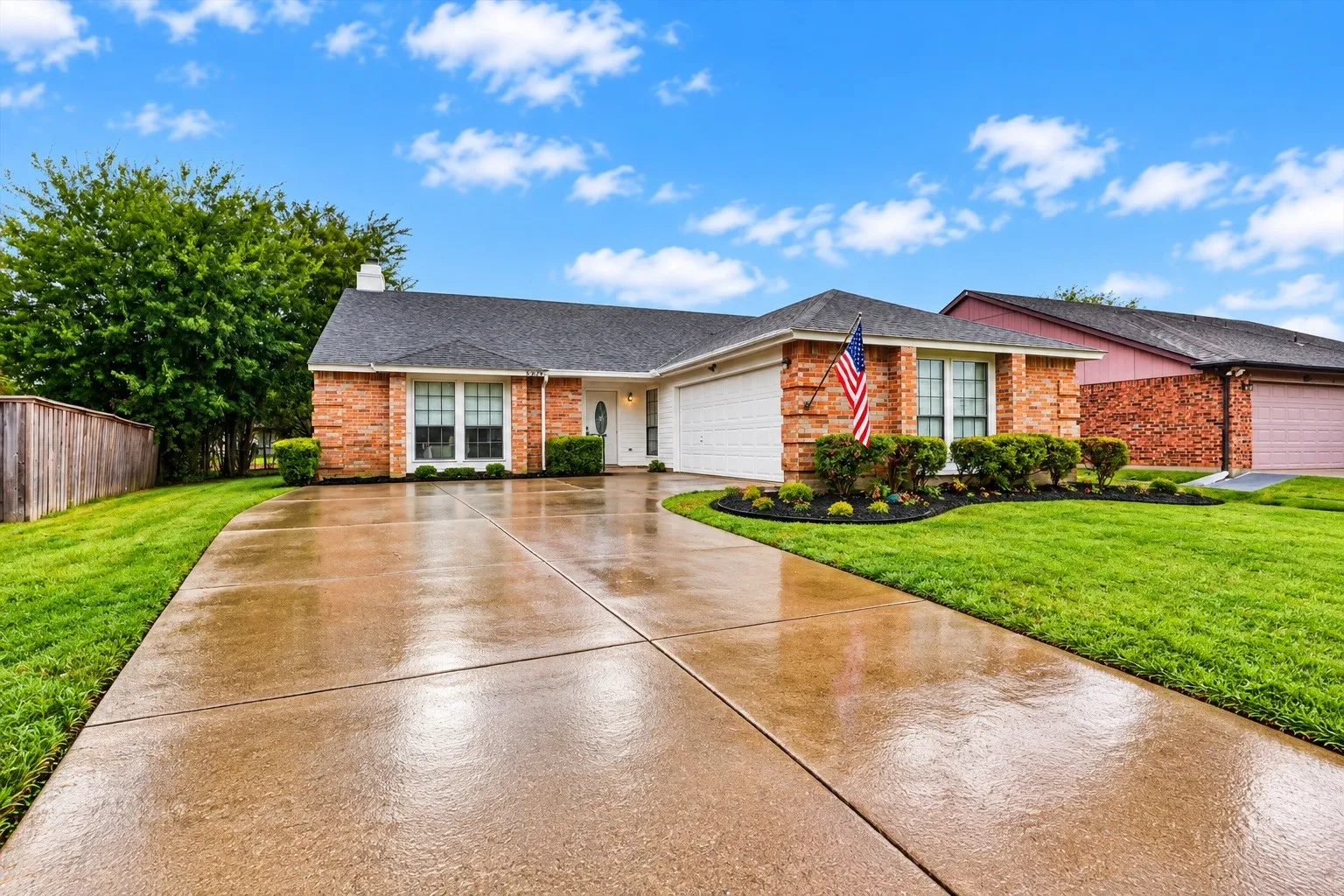 Single Family Residence For Sale in Kaufman County , 529 Redbud Drive, Forney, Texas 75126, 3 Bedroom, 2 Bathroom, 2 Garage spaces, 1,932 Sqft, built in 1980, mls#21393241, Real Estate Agent in Forney, Homes For Sale in Kaufman county, Homes For Sale in Forney, Realtor in Forney Texas, Real Estate Brokerage Independent Realty Texas, Luminita Cordes Realtor