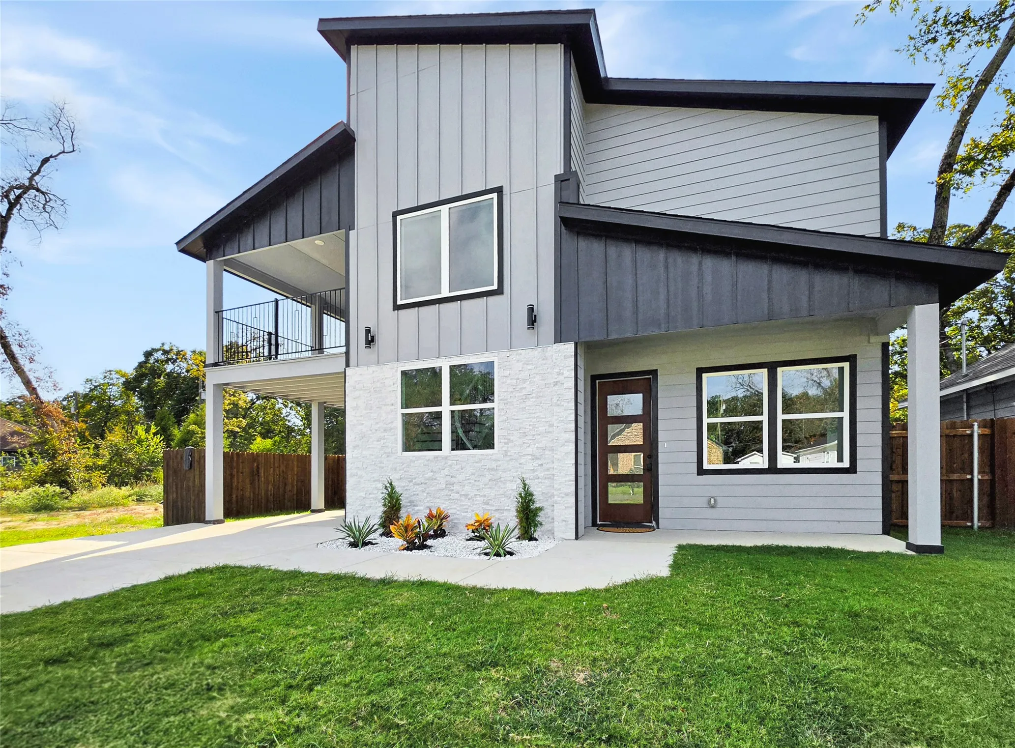 Single Family Residence For Sale in Henderson County , 6108 Chickasaw Drive, Mabank, Texas 75156, 4 Bedroom, 3 Bathroom, 1 Garage spaces, 2,627 Sqft, built in 2026, mls#21396867, Real Estate Agent in Mabank, Homes For Sale in Henderson county, Homes For Sale in Mabank, Realtor in Mabank Texas, Real Estate Brokerage Independent Realty Texas, Luminita Cordes Realtor