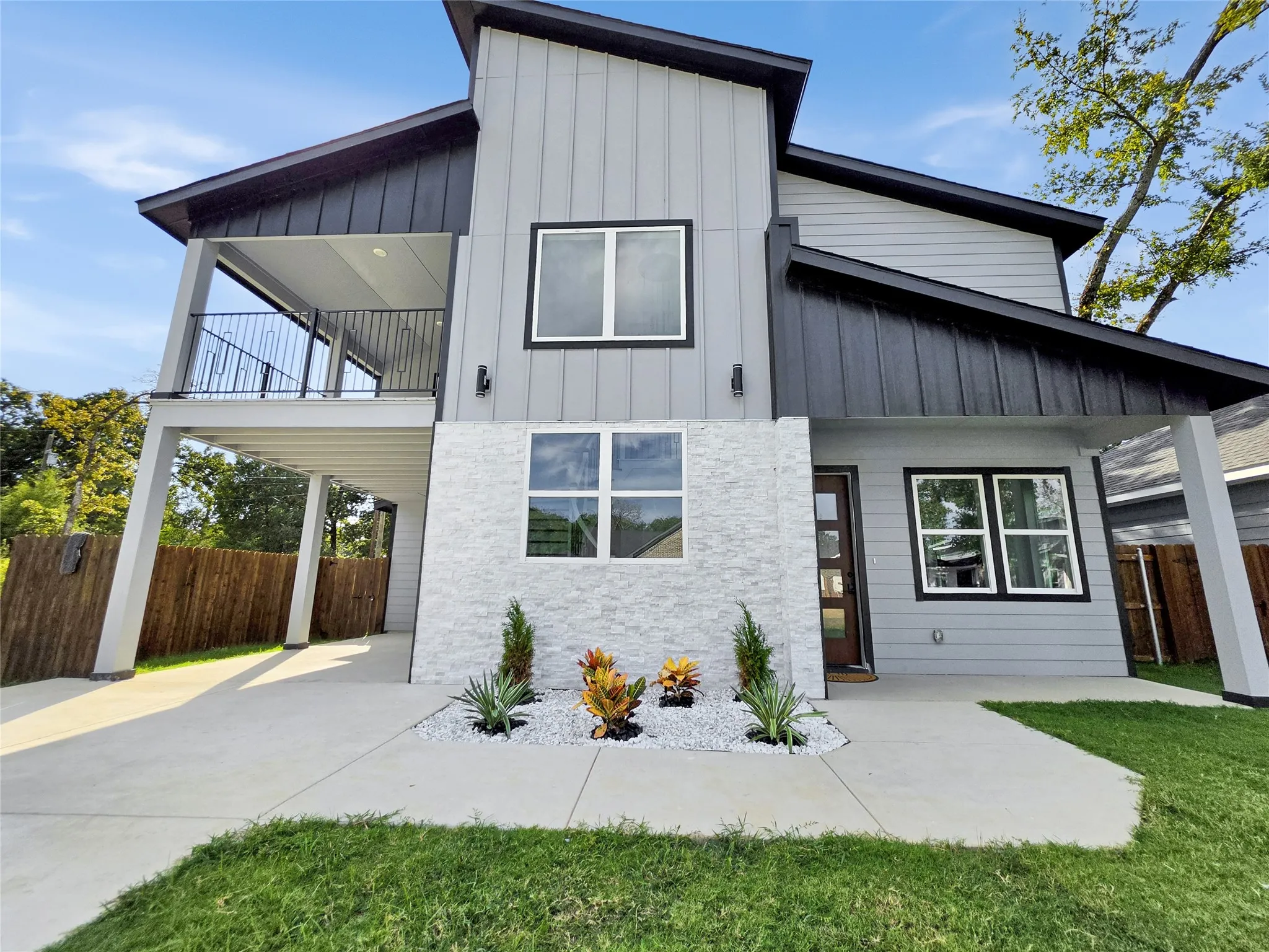 Single Family Residence For Sale in Henderson County , 6108 Chickasaw Drive, Mabank, Texas 75156, 4 Bedroom, 3 Bathroom, 1 Garage spaces, 2,627 Sqft, built in 2026, mls#21396867, Real Estate Agent in Mabank, Homes For Sale in Henderson county, Homes For Sale in Mabank, Realtor in Mabank Texas, Real Estate Brokerage Independent Realty Texas, Luminita Cordes Realtor