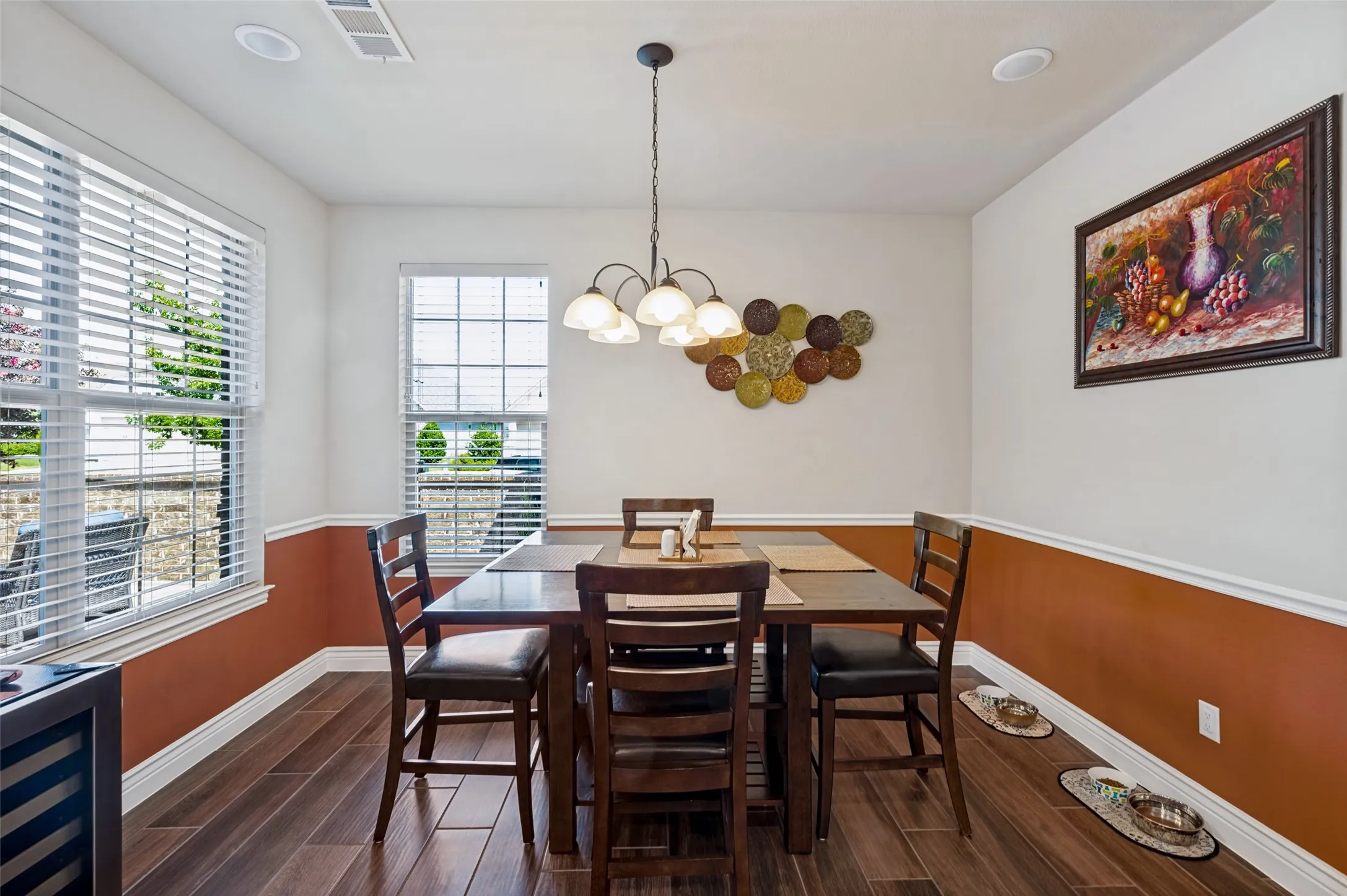 Room for everyone in this dining room with a view