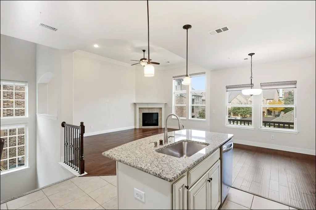 Townhouse For Rent in Denton County , 555 Waterloo Drive, Lewisville, Texas 75067, 3 Bedroom, 3 Bathroom, 2 Garage spaces, 2,000 Sqft, built in 2016, mls#21392409, Real Estate Agent in Lewisville, Homes For Rent in Denton county, Homes For Rent in Lewisville, Realtor in Lewisville Texas, Real Estate Brokerage Independent Realty Texas, Luminita Cordes Realtor