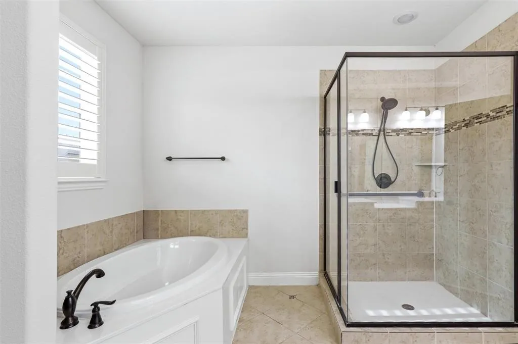Townhouse For Rent in Denton County , 555 Waterloo Drive, Lewisville, Texas 75067, 3 Bedroom, 3 Bathroom, 2 Garage spaces, 2,000 Sqft, built in 2016, mls#21392409, Real Estate Agent in Lewisville, Homes For Rent in Denton county, Homes For Rent in Lewisville, Realtor in Lewisville Texas, Real Estate Brokerage Independent Realty Texas, Luminita Cordes Realtor