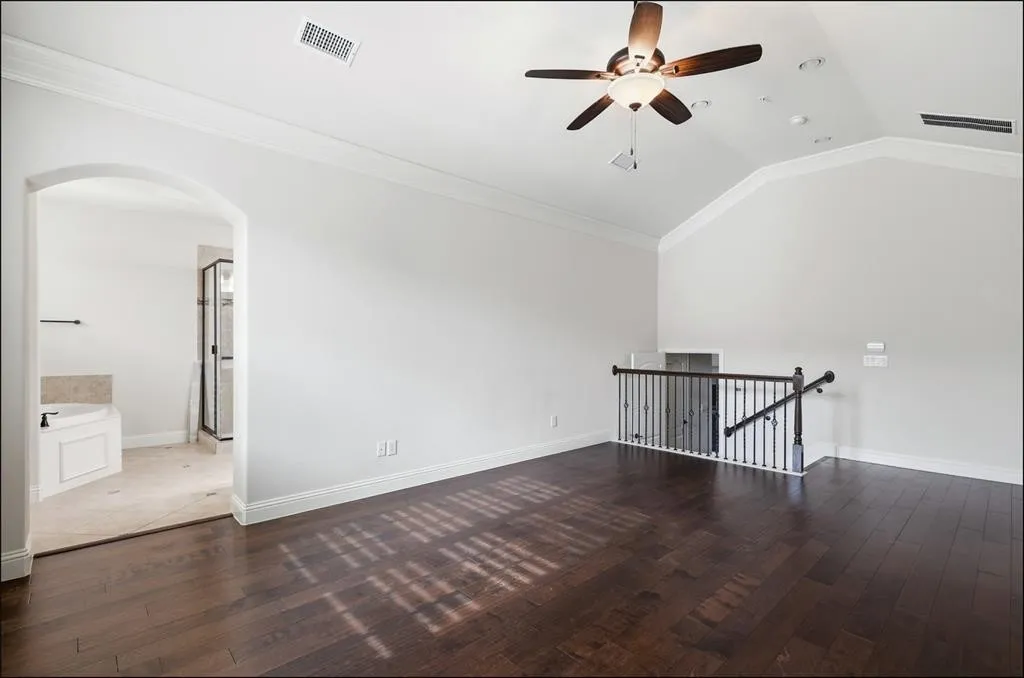 Townhouse For Rent in Denton County , 555 Waterloo Drive, Lewisville, Texas 75067, 3 Bedroom, 3 Bathroom, 2 Garage spaces, 2,000 Sqft, built in 2016, mls#21392409, Real Estate Agent in Lewisville, Homes For Rent in Denton county, Homes For Rent in Lewisville, Realtor in Lewisville Texas, Real Estate Brokerage Independent Realty Texas, Luminita Cordes Realtor