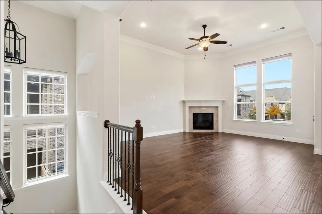 Townhouse For Rent in Denton County , 555 Waterloo Drive, Lewisville, Texas 75067, 3 Bedroom, 3 Bathroom, 2 Garage spaces, 2,000 Sqft, built in 2016, mls#21392409, Real Estate Agent in Lewisville, Homes For Rent in Denton county, Homes For Rent in Lewisville, Realtor in Lewisville Texas, Real Estate Brokerage Independent Realty Texas, Luminita Cordes Realtor