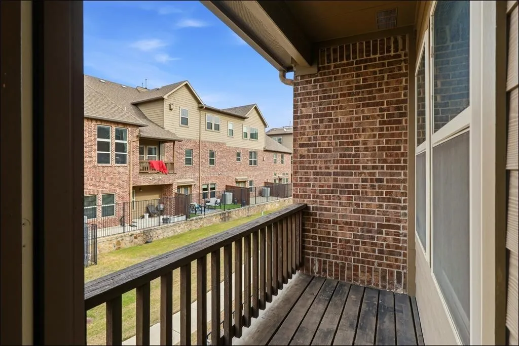 Townhouse For Rent in Denton County , 555 Waterloo Drive, Lewisville, Texas 75067, 3 Bedroom, 3 Bathroom, 2 Garage spaces, 2,000 Sqft, built in 2016, mls#21392409, Real Estate Agent in Lewisville, Homes For Rent in Denton county, Homes For Rent in Lewisville, Realtor in Lewisville Texas, Real Estate Brokerage Independent Realty Texas, Luminita Cordes Realtor