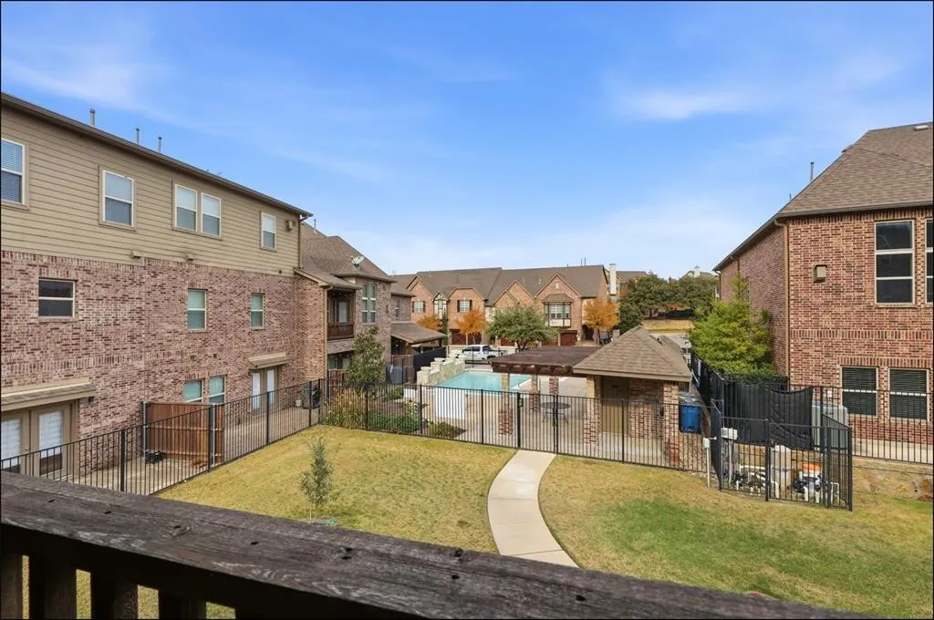 Townhouse For Rent in Denton County , 555 Waterloo Drive, Lewisville, Texas 75067, 3 Bedroom, 3 Bathroom, 2 Garage spaces, 2,000 Sqft, built in 2016, mls#21392409, Real Estate Agent in Lewisville, Homes For Rent in Denton county, Homes For Rent in Lewisville, Realtor in Lewisville Texas, Real Estate Brokerage Independent Realty Texas, Luminita Cordes Realtor