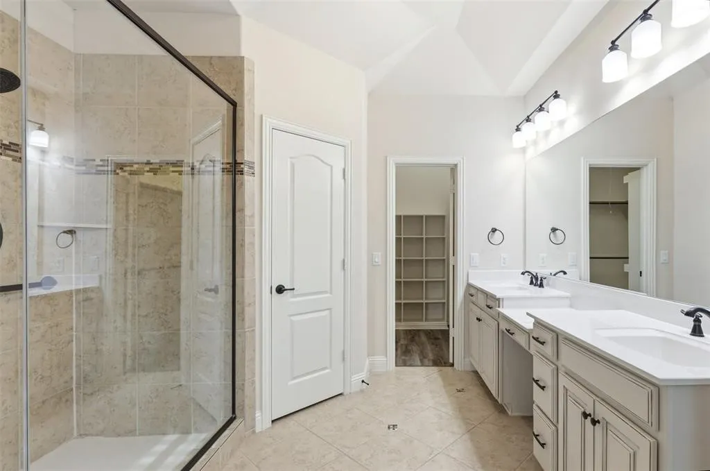 Townhouse For Rent in Denton County , 555 Waterloo Drive, Lewisville, Texas 75067, 3 Bedroom, 3 Bathroom, 2 Garage spaces, 2,000 Sqft, built in 2016, mls#21392409, Real Estate Agent in Lewisville, Homes For Rent in Denton county, Homes For Rent in Lewisville, Realtor in Lewisville Texas, Real Estate Brokerage Independent Realty Texas, Luminita Cordes Realtor