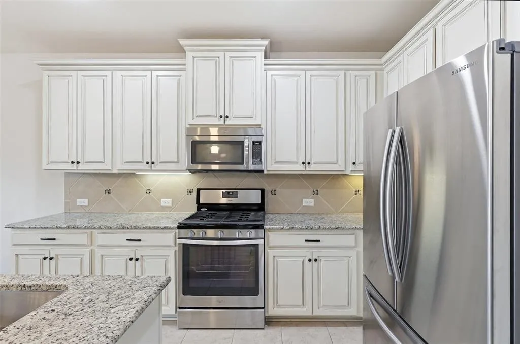 Townhouse For Rent in Denton County , 555 Waterloo Drive, Lewisville, Texas 75067, 3 Bedroom, 3 Bathroom, 2 Garage spaces, 2,000 Sqft, built in 2016, mls#21392409, Real Estate Agent in Lewisville, Homes For Rent in Denton county, Homes For Rent in Lewisville, Realtor in Lewisville Texas, Real Estate Brokerage Independent Realty Texas, Luminita Cordes Realtor