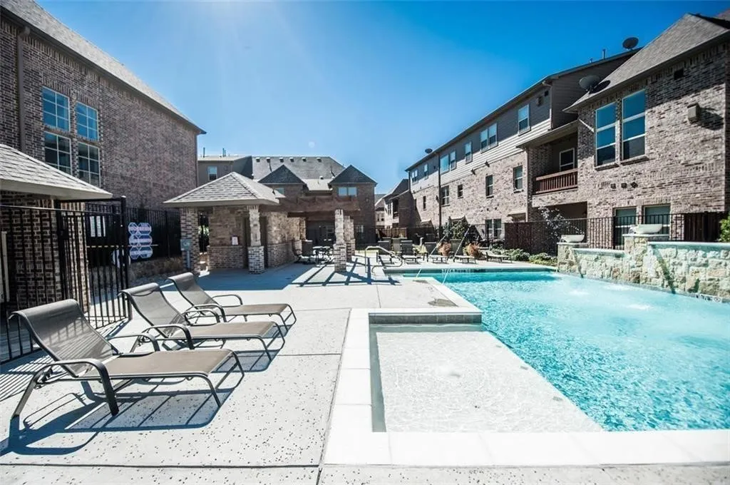 Townhouse For Rent in Denton County , 555 Waterloo Drive, Lewisville, Texas 75067, 3 Bedroom, 3 Bathroom, 2 Garage spaces, 2,000 Sqft, built in 2016, mls#21392409, Real Estate Agent in Lewisville, Homes For Rent in Denton county, Homes For Rent in Lewisville, Realtor in Lewisville Texas, Real Estate Brokerage Independent Realty Texas, Luminita Cordes Realtor