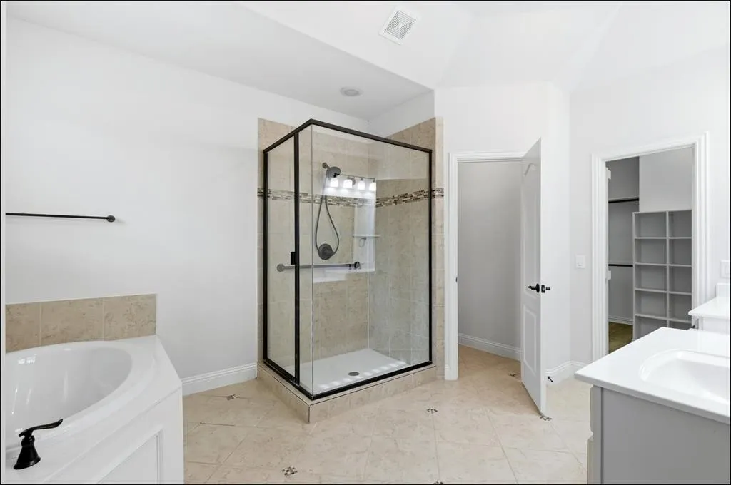 Townhouse For Rent in Denton County , 555 Waterloo Drive, Lewisville, Texas 75067, 3 Bedroom, 3 Bathroom, 2 Garage spaces, 2,000 Sqft, built in 2016, mls#21392409, Real Estate Agent in Lewisville, Homes For Rent in Denton county, Homes For Rent in Lewisville, Realtor in Lewisville Texas, Real Estate Brokerage Independent Realty Texas, Luminita Cordes Realtor