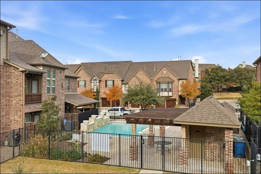 Townhouse For Rent in Denton County , 555 Waterloo Drive, Lewisville, Texas 75067, 3 Bedroom, 3 Bathroom, 2 Garage spaces, 2,000 Sqft, built in 2016, mls#21392409, Real Estate Agent in Lewisville, Homes For Rent in Denton county, Homes For Rent in Lewisville, Realtor in Lewisville Texas, Real Estate Brokerage Independent Realty Texas, Luminita Cordes Realtor