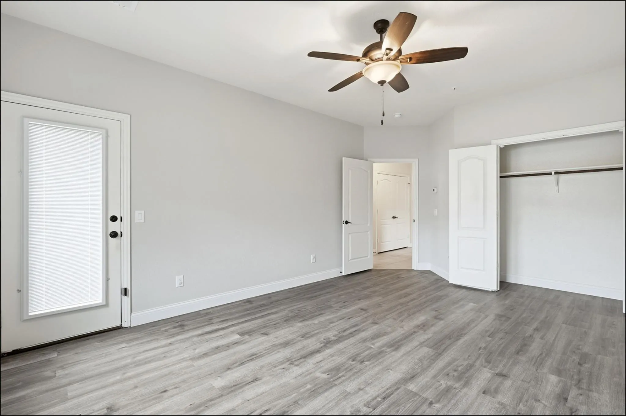Townhouse For Rent in Denton County , 555 Waterloo Drive, Lewisville, Texas 75067, 3 Bedroom, 3 Bathroom, 2 Garage spaces, 2,000 Sqft, built in 2016, mls#21392409, Real Estate Agent in Lewisville, Homes For Rent in Denton county, Homes For Rent in Lewisville, Realtor in Lewisville Texas, Real Estate Brokerage Independent Realty Texas, Luminita Cordes Realtor