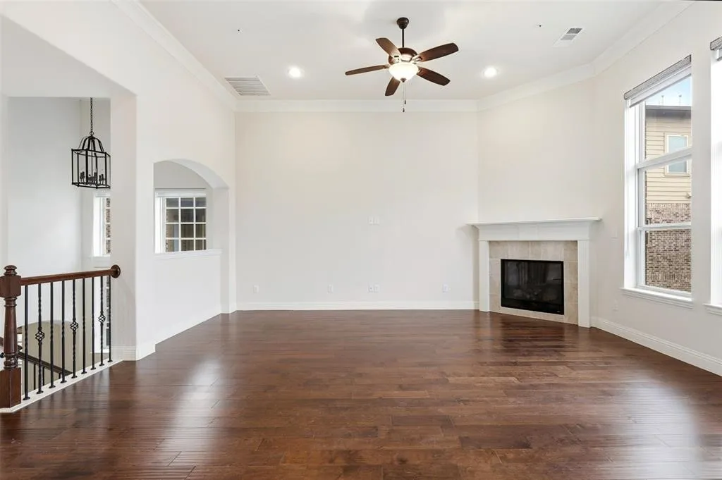 Townhouse For Rent in Denton County , 555 Waterloo Drive, Lewisville, Texas 75067, 3 Bedroom, 3 Bathroom, 2 Garage spaces, 2,000 Sqft, built in 2016, mls#21392409, Real Estate Agent in Lewisville, Homes For Rent in Denton county, Homes For Rent in Lewisville, Realtor in Lewisville Texas, Real Estate Brokerage Independent Realty Texas, Luminita Cordes Realtor