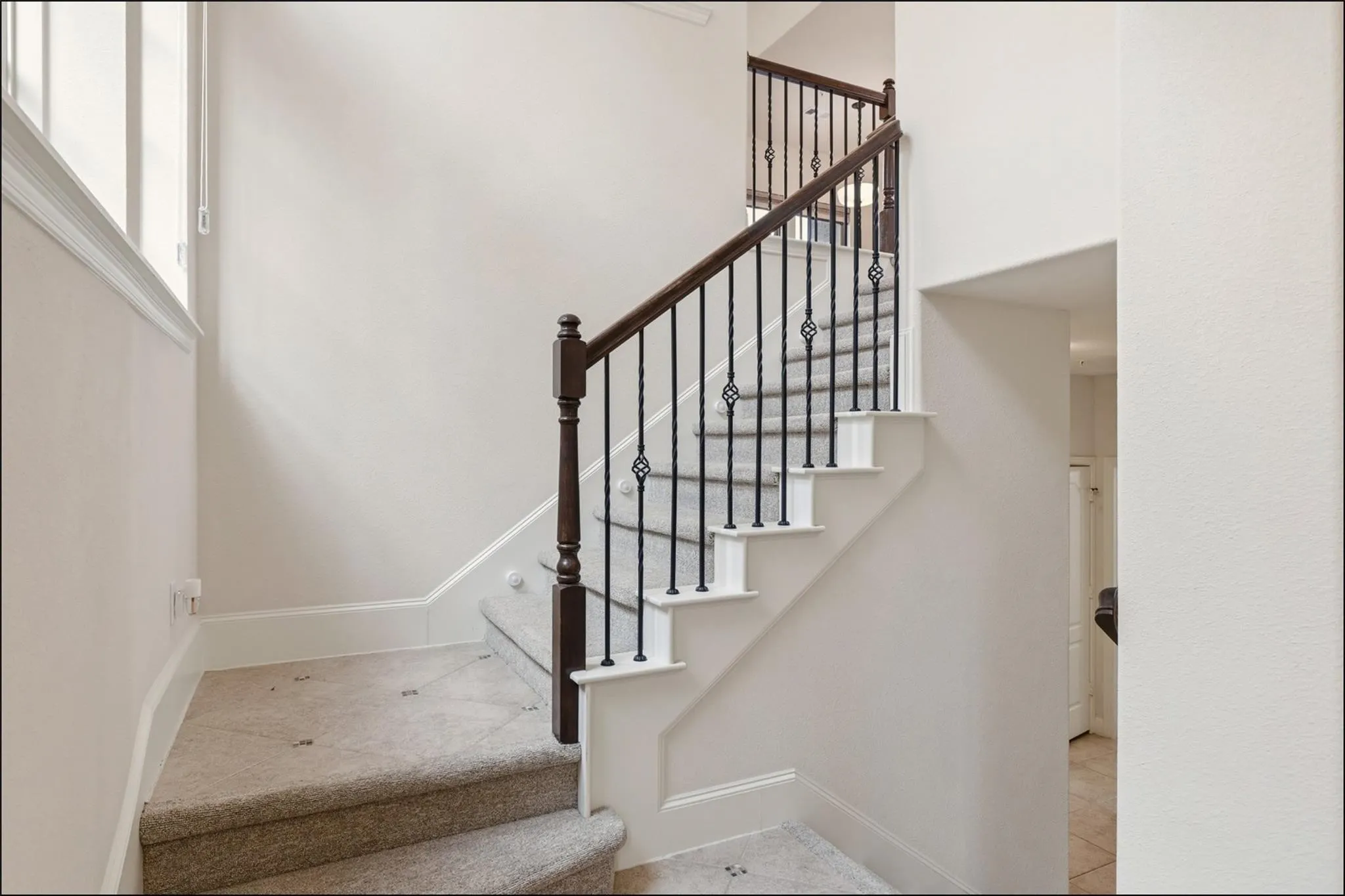 Townhouse For Rent in Denton County , 555 Waterloo Drive, Lewisville, Texas 75067, 3 Bedroom, 3 Bathroom, 2 Garage spaces, 2,000 Sqft, built in 2016, mls#21392409, Real Estate Agent in Lewisville, Homes For Rent in Denton county, Homes For Rent in Lewisville, Realtor in Lewisville Texas, Real Estate Brokerage Independent Realty Texas, Luminita Cordes Realtor