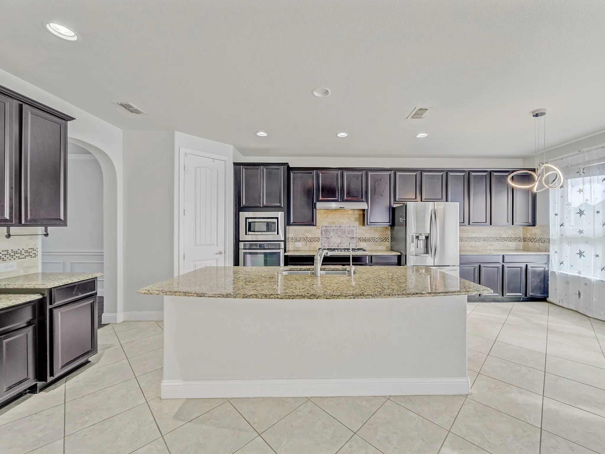Single Family Residence For Rent in Denton County , 419 Aylesbury Drive, Roanoke, Texas 76262, 4 Bedroom, 4 Bathroom, 2 Garage spaces, 3,645 Sqft, built in 2014, mls#21396875, Real Estate Agent in Roanoke, Homes For Rent in Denton county, Homes For Rent in Roanoke, Realtor in Roanoke Texas, Real Estate Brokerage Independent Realty Texas, Luminita Cordes Realtor
