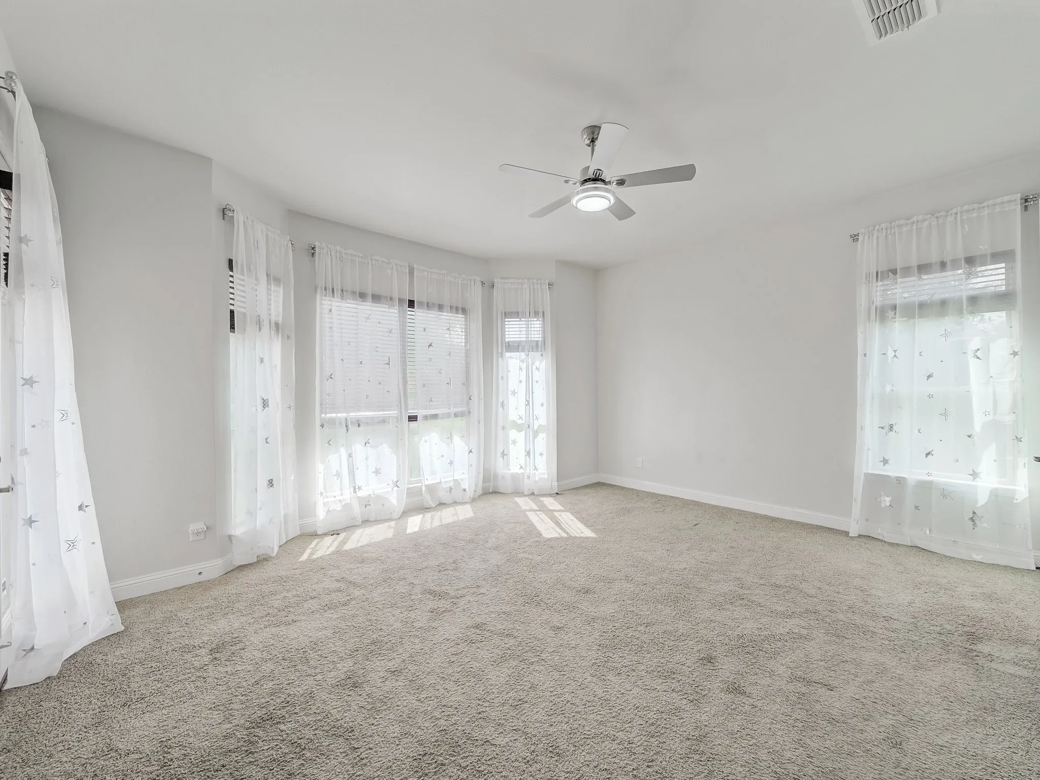 Single Family Residence For Rent in Denton County , 419 Aylesbury Drive, Roanoke, Texas 76262, 4 Bedroom, 4 Bathroom, 2 Garage spaces, 3,645 Sqft, built in 2014, mls#21396875, Real Estate Agent in Roanoke, Homes For Rent in Denton county, Homes For Rent in Roanoke, Realtor in Roanoke Texas, Real Estate Brokerage Independent Realty Texas, Luminita Cordes Realtor