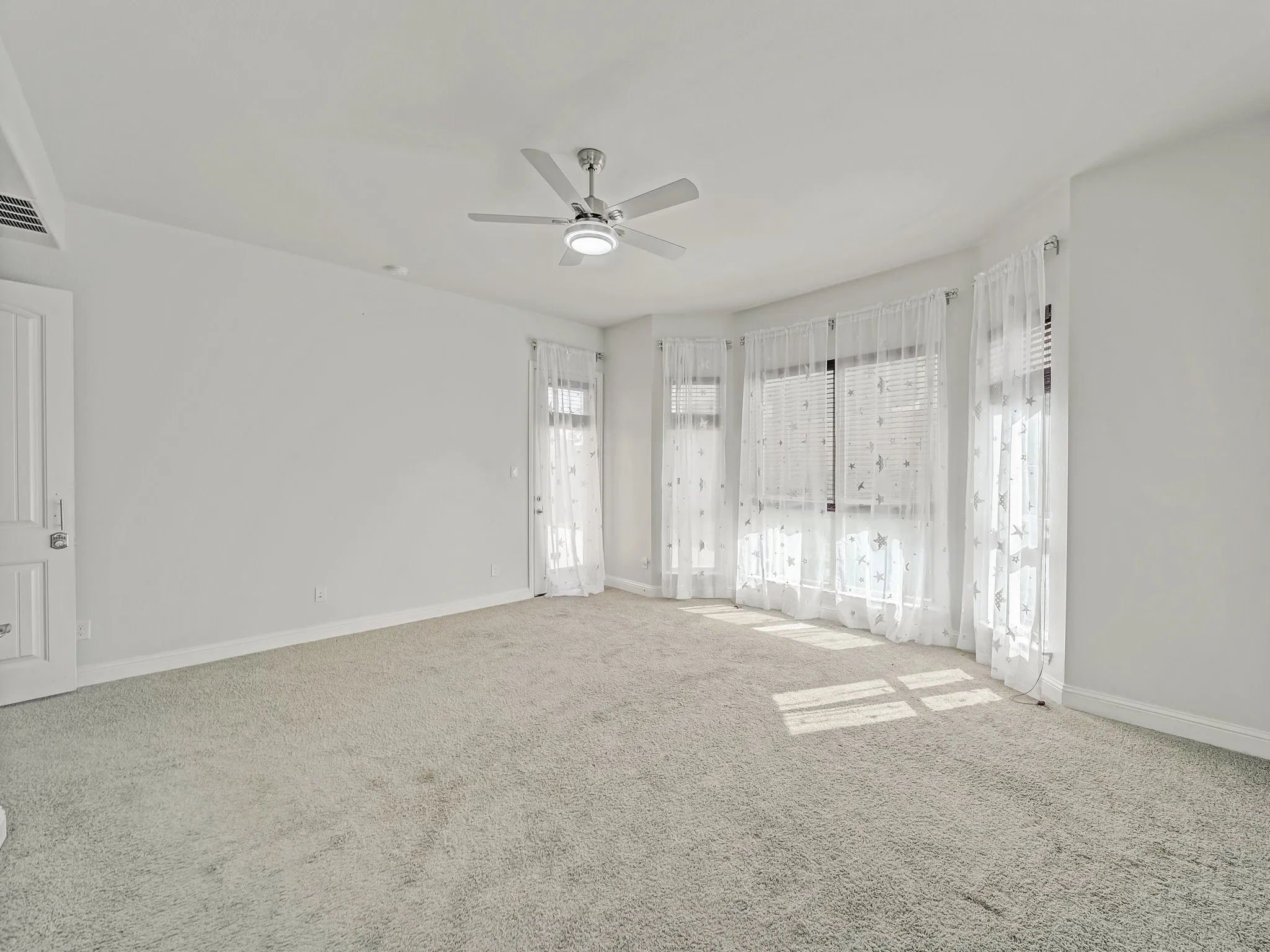 Single Family Residence For Rent in Denton County , 419 Aylesbury Drive, Roanoke, Texas 76262, 4 Bedroom, 4 Bathroom, 2 Garage spaces, 3,645 Sqft, built in 2014, mls#21396875, Real Estate Agent in Roanoke, Homes For Rent in Denton county, Homes For Rent in Roanoke, Realtor in Roanoke Texas, Real Estate Brokerage Independent Realty Texas, Luminita Cordes Realtor