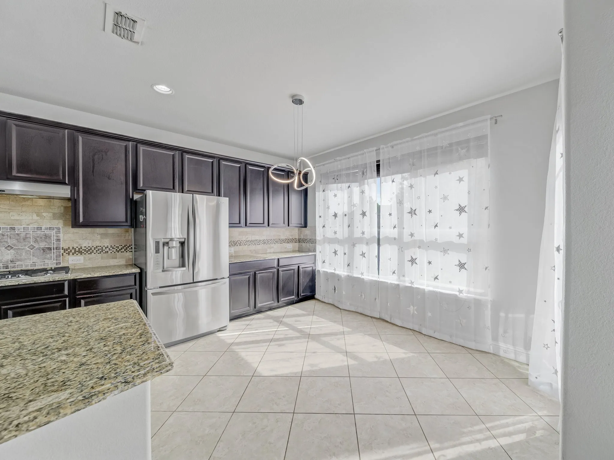 Single Family Residence For Rent in Denton County , 419 Aylesbury Drive, Roanoke, Texas 76262, 4 Bedroom, 4 Bathroom, 2 Garage spaces, 3,645 Sqft, built in 2014, mls#21396875, Real Estate Agent in Roanoke, Homes For Rent in Denton county, Homes For Rent in Roanoke, Realtor in Roanoke Texas, Real Estate Brokerage Independent Realty Texas, Luminita Cordes Realtor