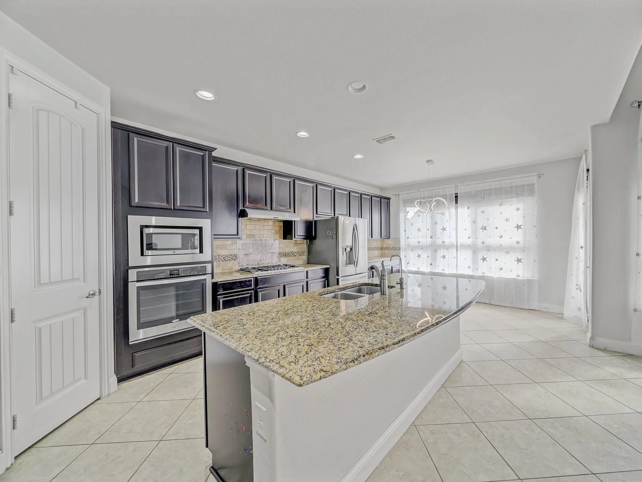 Single Family Residence For Rent in Denton County , 419 Aylesbury Drive, Roanoke, Texas 76262, 4 Bedroom, 4 Bathroom, 2 Garage spaces, 3,645 Sqft, built in 2014, mls#21396875, Real Estate Agent in Roanoke, Homes For Rent in Denton county, Homes For Rent in Roanoke, Realtor in Roanoke Texas, Real Estate Brokerage Independent Realty Texas, Luminita Cordes Realtor