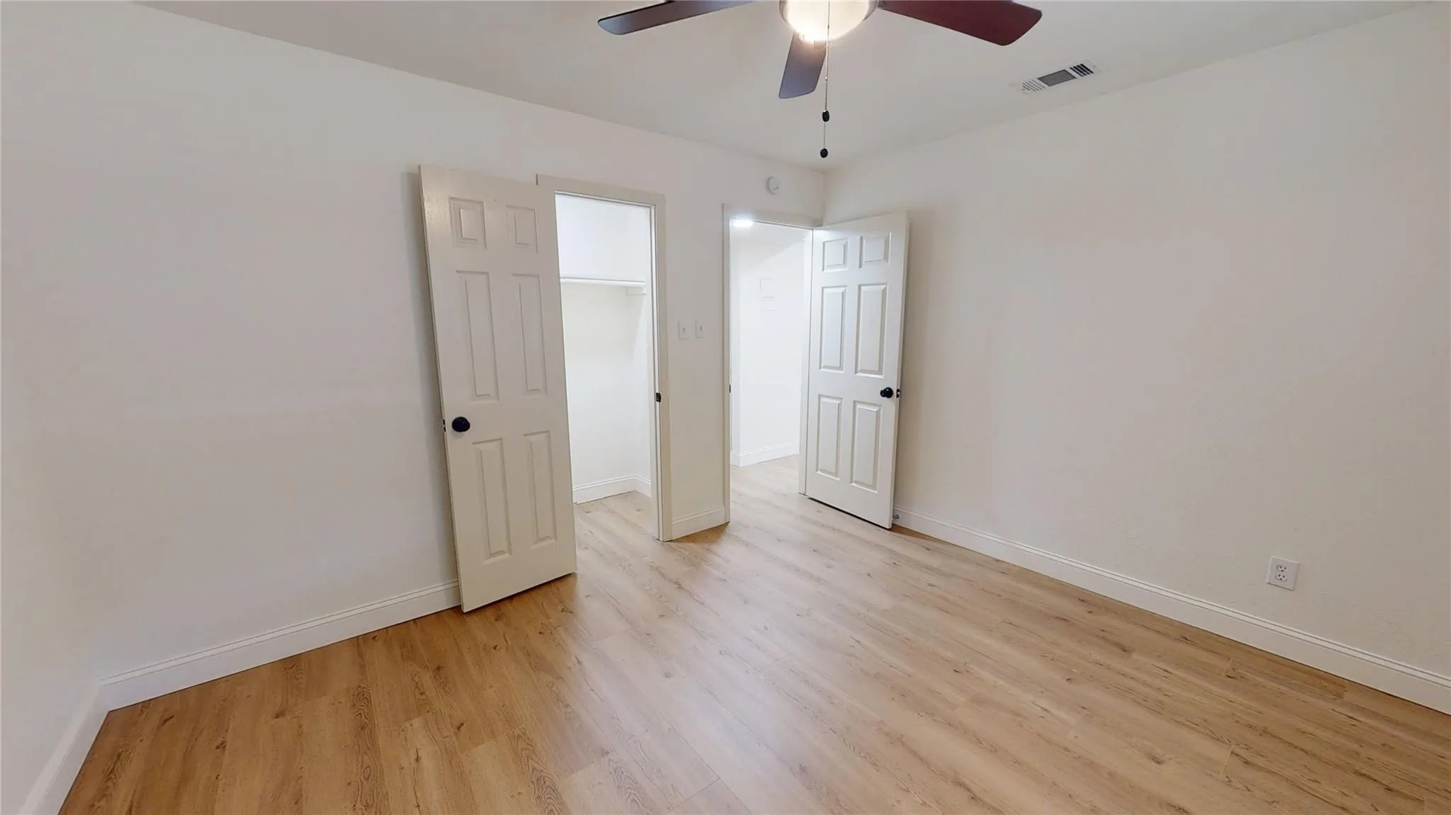Apartment For Rent in Johnson County , 614 W Heard Street 12, Cleburne, Texas 76033, 2 Bedroom, 1 Bathroom, Garage spaces, 695 Sqft, built in 1985, mls#21396879, Real Estate Agent in Cleburne, Homes For Rent in Johnson county, Homes For Rent in Cleburne, Realtor in Cleburne Texas, Real Estate Brokerage Independent Realty Texas, Luminita Cordes Realtor