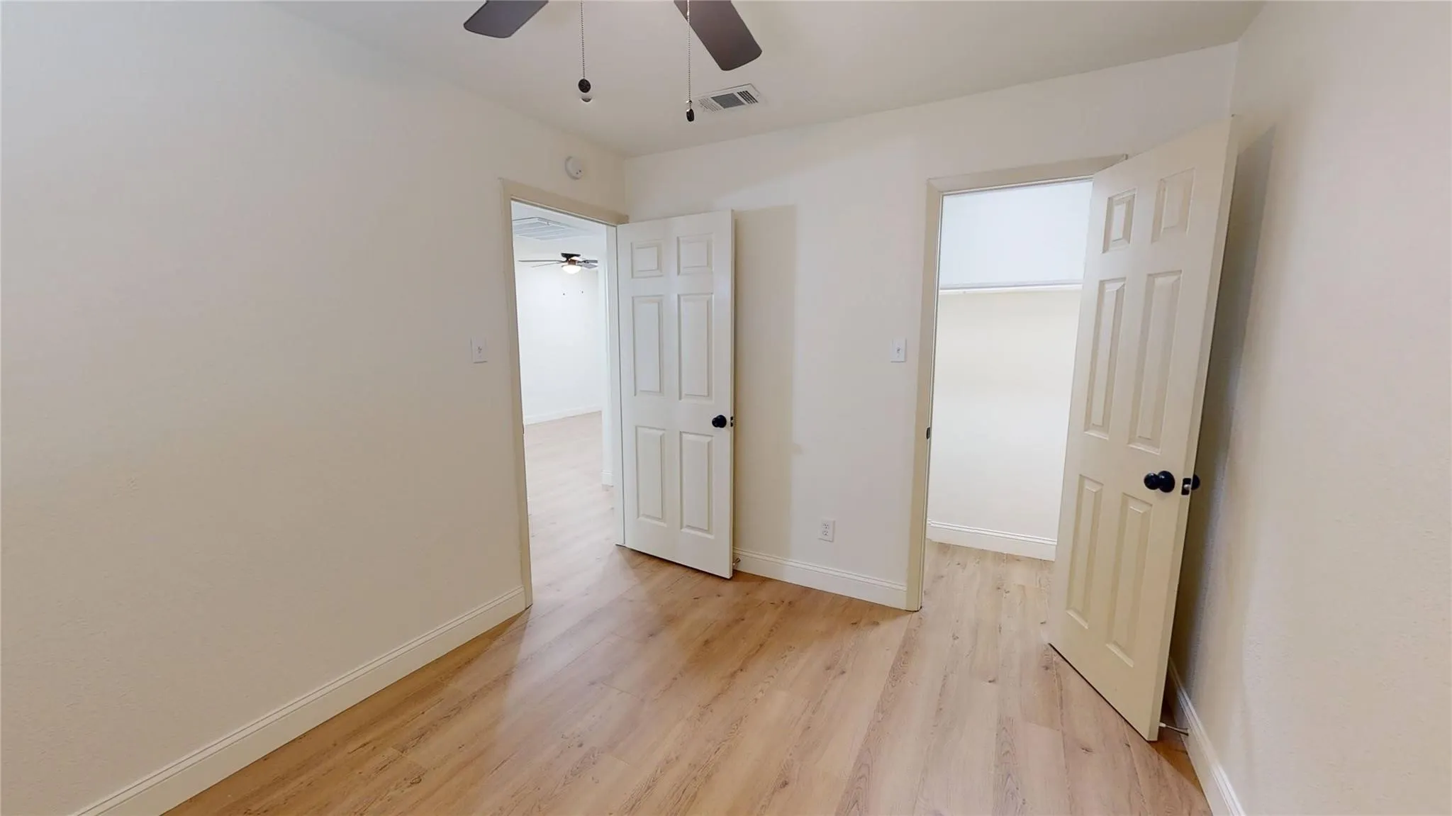 Apartment For Rent in Johnson County , 614 W Heard Street 12, Cleburne, Texas 76033, 2 Bedroom, 1 Bathroom, Garage spaces, 695 Sqft, built in 1985, mls#21396879, Real Estate Agent in Cleburne, Homes For Rent in Johnson county, Homes For Rent in Cleburne, Realtor in Cleburne Texas, Real Estate Brokerage Independent Realty Texas, Luminita Cordes Realtor