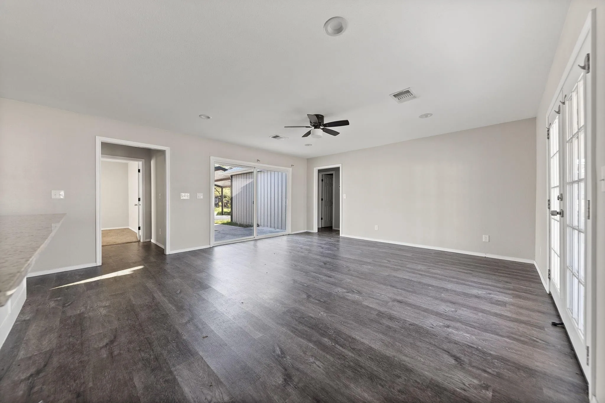 Single Family Residence For Sale in Fannin County , 805 S 4th Street, Bonham, Texas 75418, 3 Bedroom, 2 Bathroom, Garage spaces, 1,301 Sqft, built in 2022, mls#21395486, Real Estate Agent in Bonham, Homes For Sale in Fannin county, Homes For Sale in Bonham, Realtor in Bonham Texas, Real Estate Brokerage Independent Realty Texas, Luminita Cordes Realtor