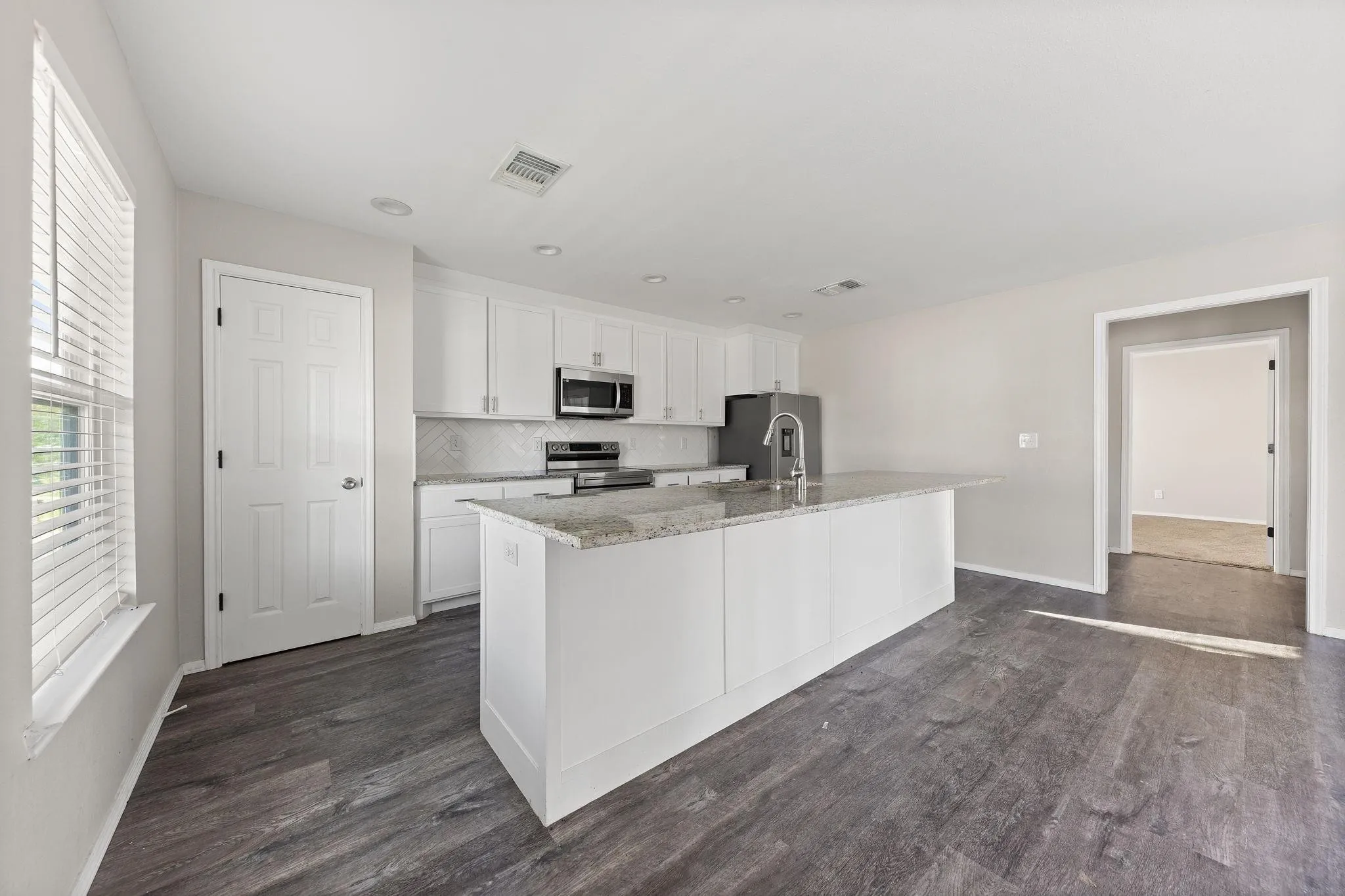 Single Family Residence For Sale in Fannin County , 805 S 4th Street, Bonham, Texas 75418, 3 Bedroom, 2 Bathroom, Garage spaces, 1,301 Sqft, built in 2022, mls#21395486, Real Estate Agent in Bonham, Homes For Sale in Fannin county, Homes For Sale in Bonham, Realtor in Bonham Texas, Real Estate Brokerage Independent Realty Texas, Luminita Cordes Realtor