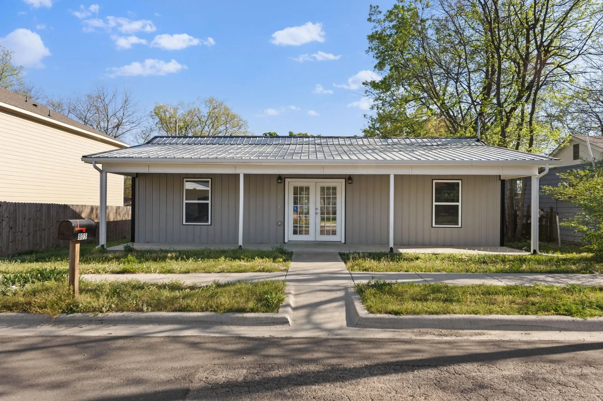Single Family Residence For Sale in Fannin County , 805 S 4th Street, Bonham, Texas 75418, 3 Bedroom, 2 Bathroom, Garage spaces, 1,301 Sqft, built in 2022, mls#21395486, Real Estate Agent in Bonham, Homes For Sale in Fannin county, Homes For Sale in Bonham, Realtor in Bonham Texas, Real Estate Brokerage Independent Realty Texas, Luminita Cordes Realtor