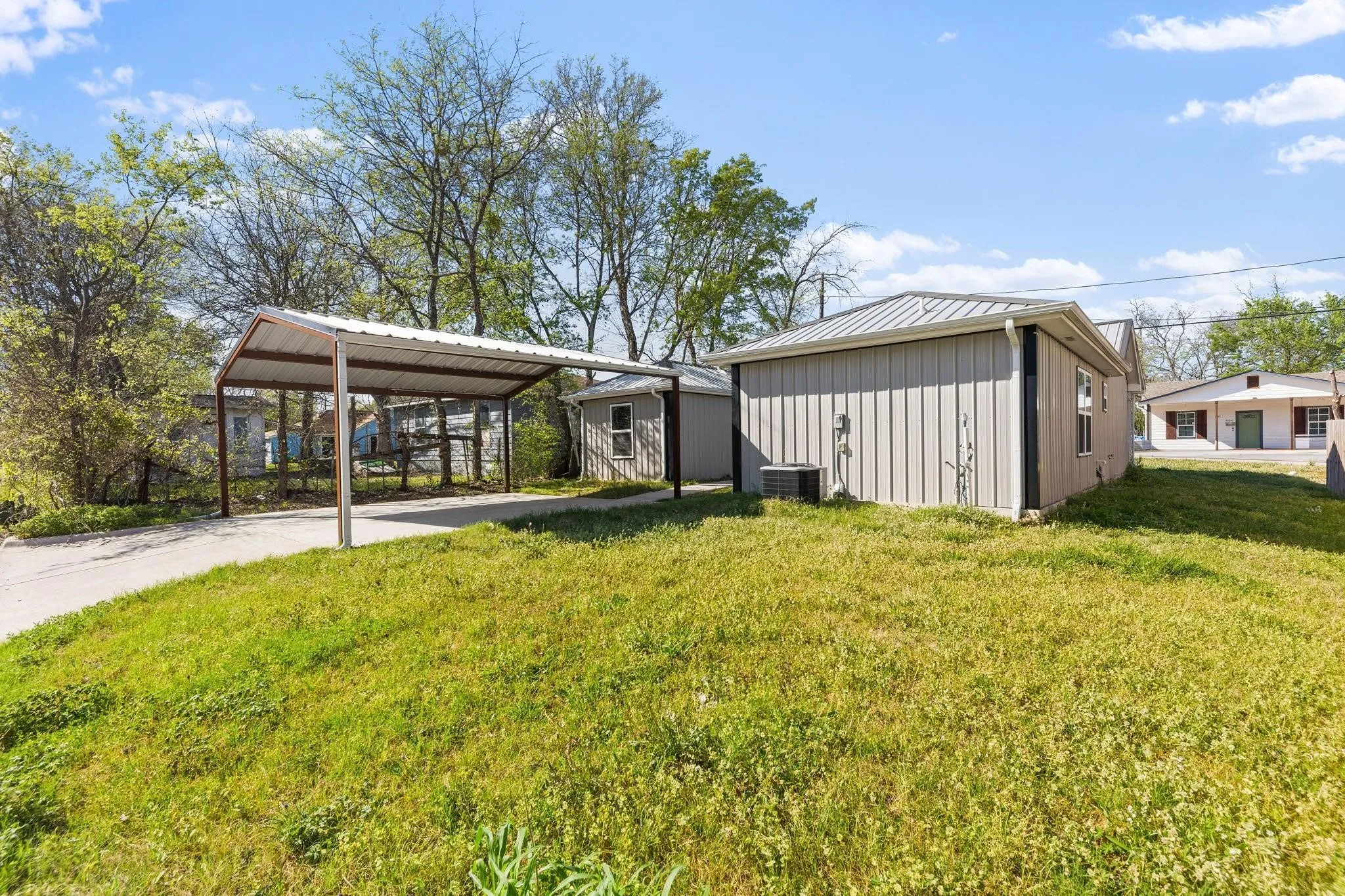 Single Family Residence For Sale in Fannin County , 805 S 4th Street, Bonham, Texas 75418, 3 Bedroom, 2 Bathroom, Garage spaces, 1,301 Sqft, built in 2022, mls#21395486, Real Estate Agent in Bonham, Homes For Sale in Fannin county, Homes For Sale in Bonham, Realtor in Bonham Texas, Real Estate Brokerage Independent Realty Texas, Luminita Cordes Realtor
