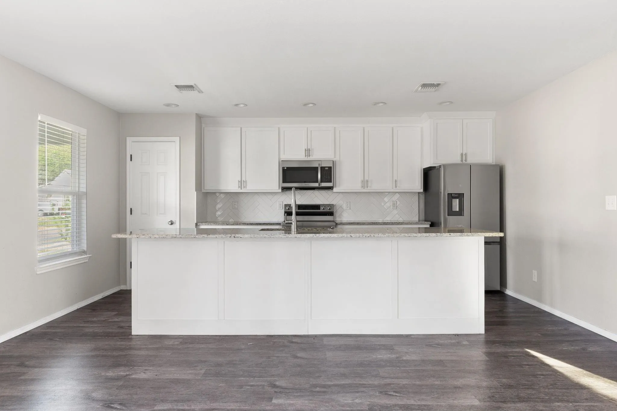 Single Family Residence For Sale in Fannin County , 805 S 4th Street, Bonham, Texas 75418, 3 Bedroom, 2 Bathroom, Garage spaces, 1,301 Sqft, built in 2022, mls#21395486, Real Estate Agent in Bonham, Homes For Sale in Fannin county, Homes For Sale in Bonham, Realtor in Bonham Texas, Real Estate Brokerage Independent Realty Texas, Luminita Cordes Realtor