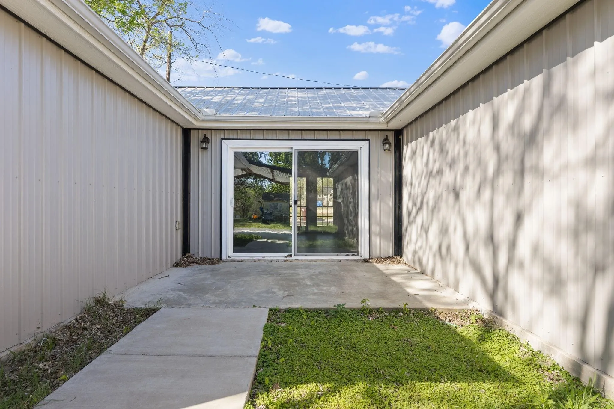 Single Family Residence For Sale in Fannin County , 805 S 4th Street, Bonham, Texas 75418, 3 Bedroom, 2 Bathroom, Garage spaces, 1,301 Sqft, built in 2022, mls#21395486, Real Estate Agent in Bonham, Homes For Sale in Fannin county, Homes For Sale in Bonham, Realtor in Bonham Texas, Real Estate Brokerage Independent Realty Texas, Luminita Cordes Realtor