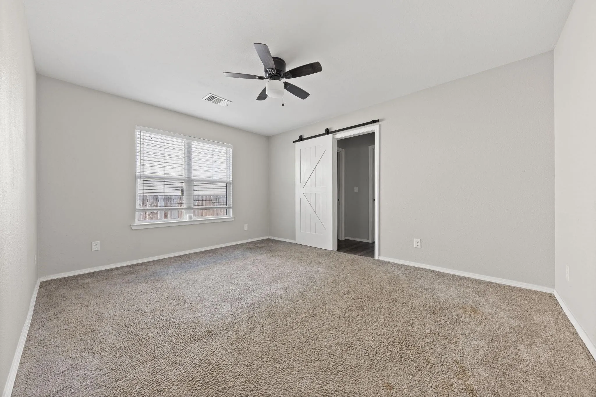 Single Family Residence For Sale in Fannin County , 805 S 4th Street, Bonham, Texas 75418, 3 Bedroom, 2 Bathroom, Garage spaces, 1,301 Sqft, built in 2022, mls#21395486, Real Estate Agent in Bonham, Homes For Sale in Fannin county, Homes For Sale in Bonham, Realtor in Bonham Texas, Real Estate Brokerage Independent Realty Texas, Luminita Cordes Realtor