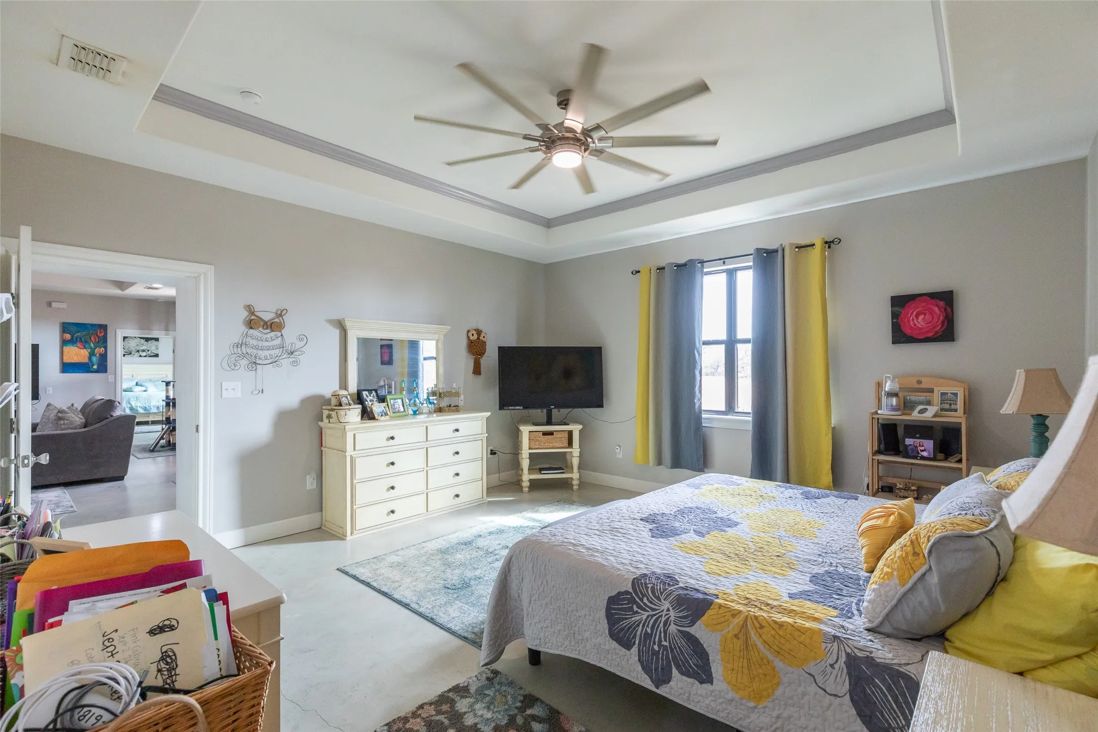 Tray ceiling with recessed lighting and a ceiling fan