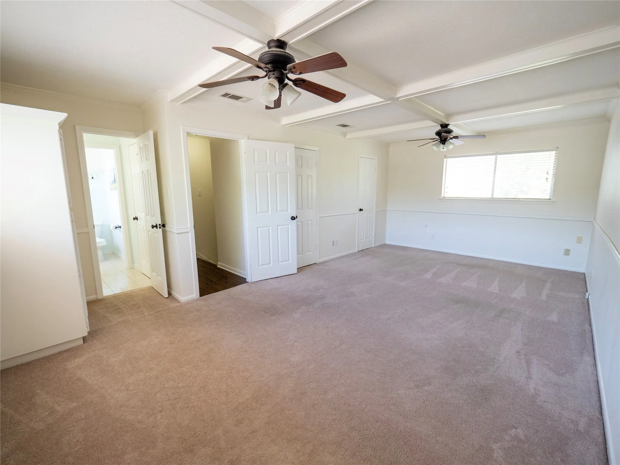 Single Family Residence For Sale in Tarrant County , 900 N Bowen Road, Arlington, Texas 76012, 3 Bedroom, 3 Bathroom, 2 Garage spaces, 1,910 Sqft, built in 1964, mls#21391191, Real Estate Agent in Arlington, Homes For Sale in Tarrant county, Homes For Sale in Arlington, Realtor in Arlington Texas, Real Estate Brokerage Independent Realty Texas, Luminita Cordes Realtor