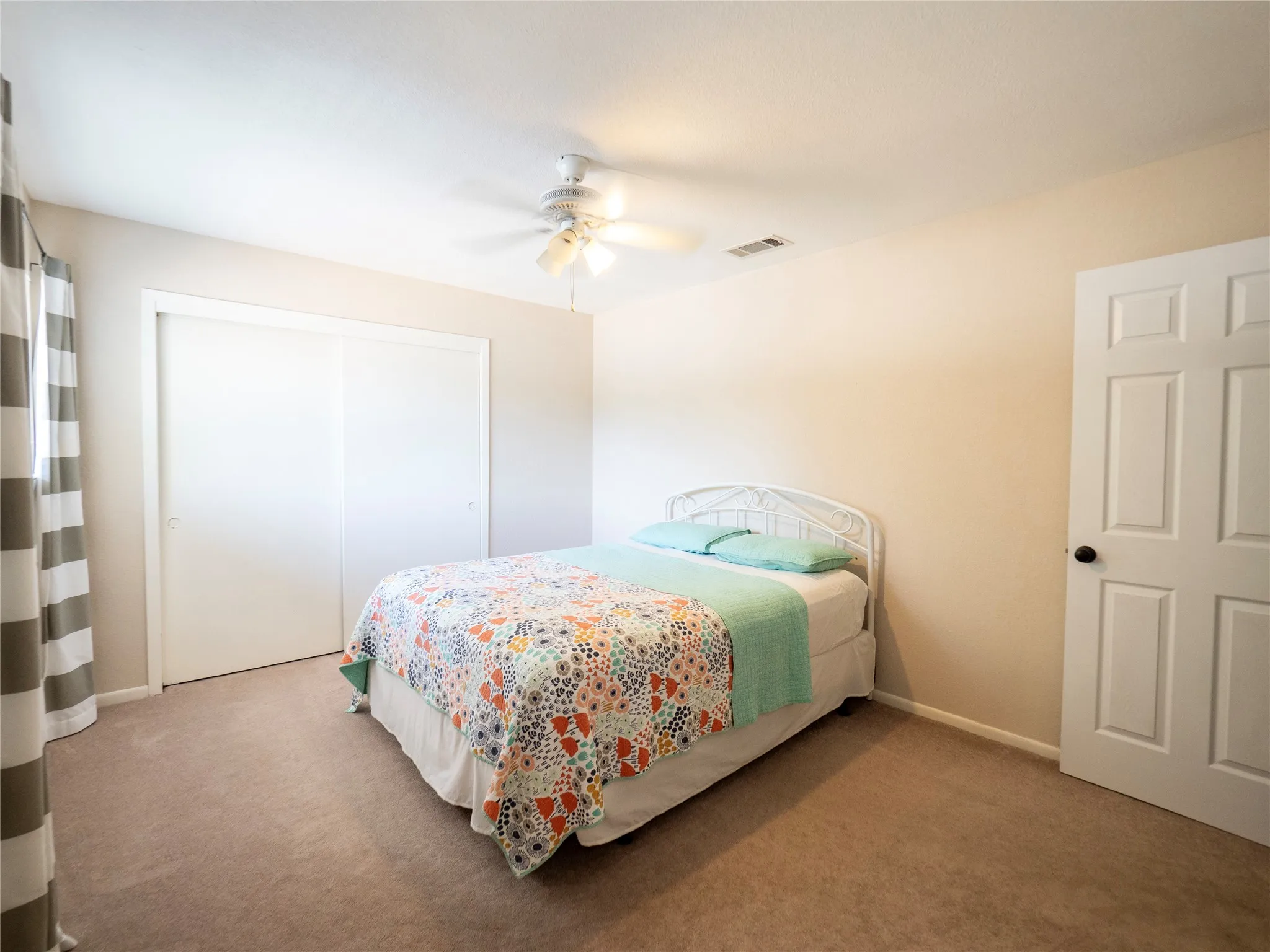 Single Family Residence For Sale in Tarrant County , 900 N Bowen Road, Arlington, Texas 76012, 3 Bedroom, 3 Bathroom, 2 Garage spaces, 1,910 Sqft, built in 1964, mls#21391191, Real Estate Agent in Arlington, Homes For Sale in Tarrant county, Homes For Sale in Arlington, Realtor in Arlington Texas, Real Estate Brokerage Independent Realty Texas, Luminita Cordes Realtor
