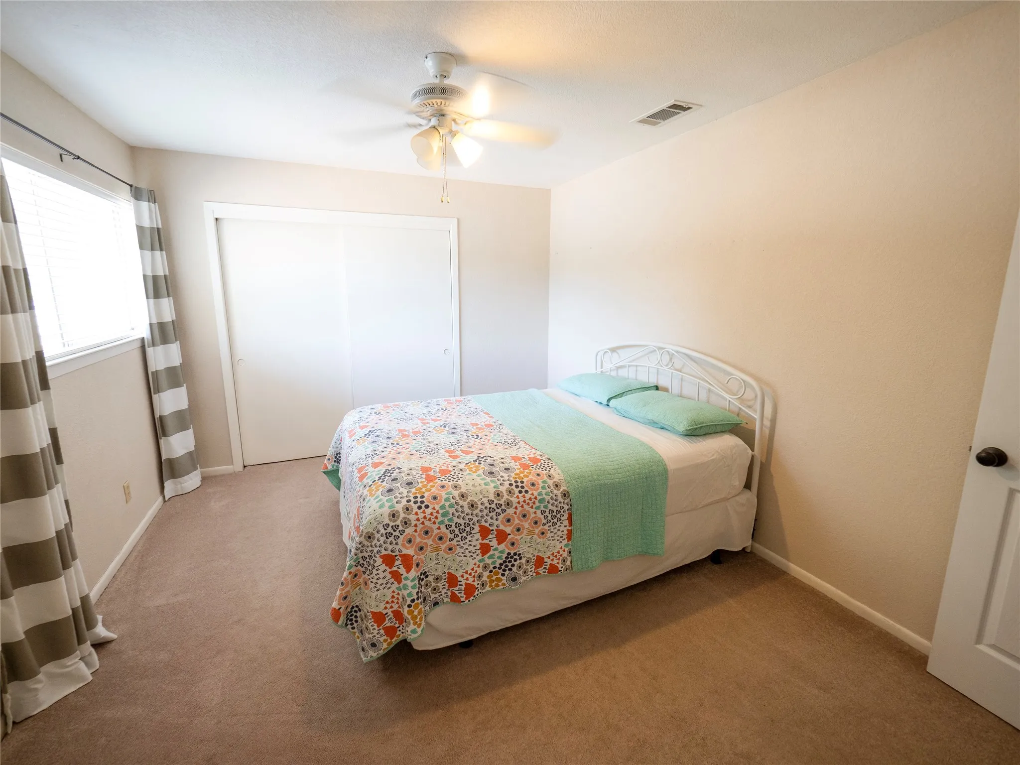 Single Family Residence For Sale in Tarrant County , 900 N Bowen Road, Arlington, Texas 76012, 3 Bedroom, 3 Bathroom, 2 Garage spaces, 1,910 Sqft, built in 1964, mls#21391191, Real Estate Agent in Arlington, Homes For Sale in Tarrant county, Homes For Sale in Arlington, Realtor in Arlington Texas, Real Estate Brokerage Independent Realty Texas, Luminita Cordes Realtor