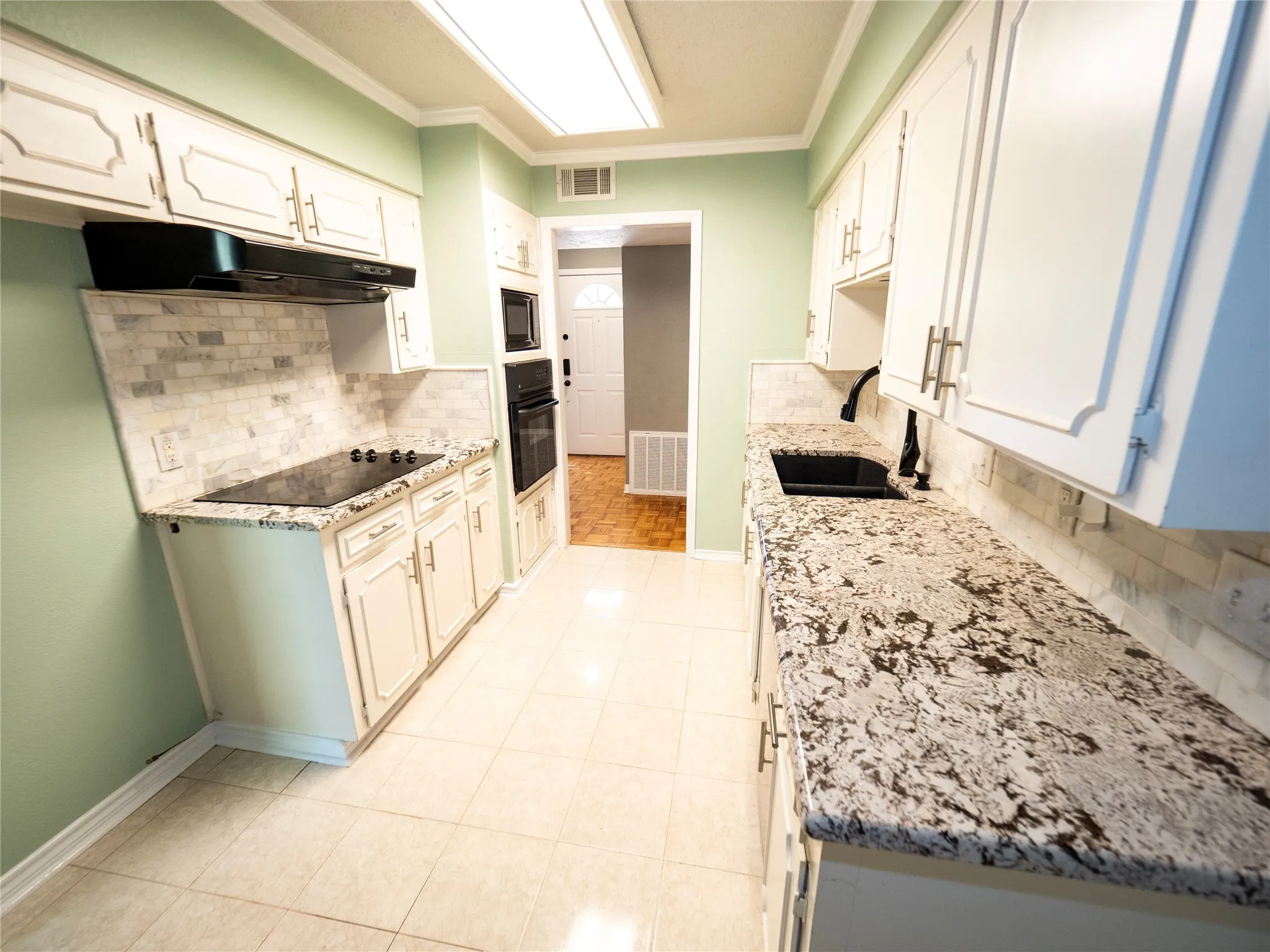 Single Family Residence For Sale in Tarrant County , 900 N Bowen Road, Arlington, Texas 76012, 3 Bedroom, 3 Bathroom, 2 Garage spaces, 1,910 Sqft, built in 1964, mls#21391191, Real Estate Agent in Arlington, Homes For Sale in Tarrant county, Homes For Sale in Arlington, Realtor in Arlington Texas, Real Estate Brokerage Independent Realty Texas, Luminita Cordes Realtor