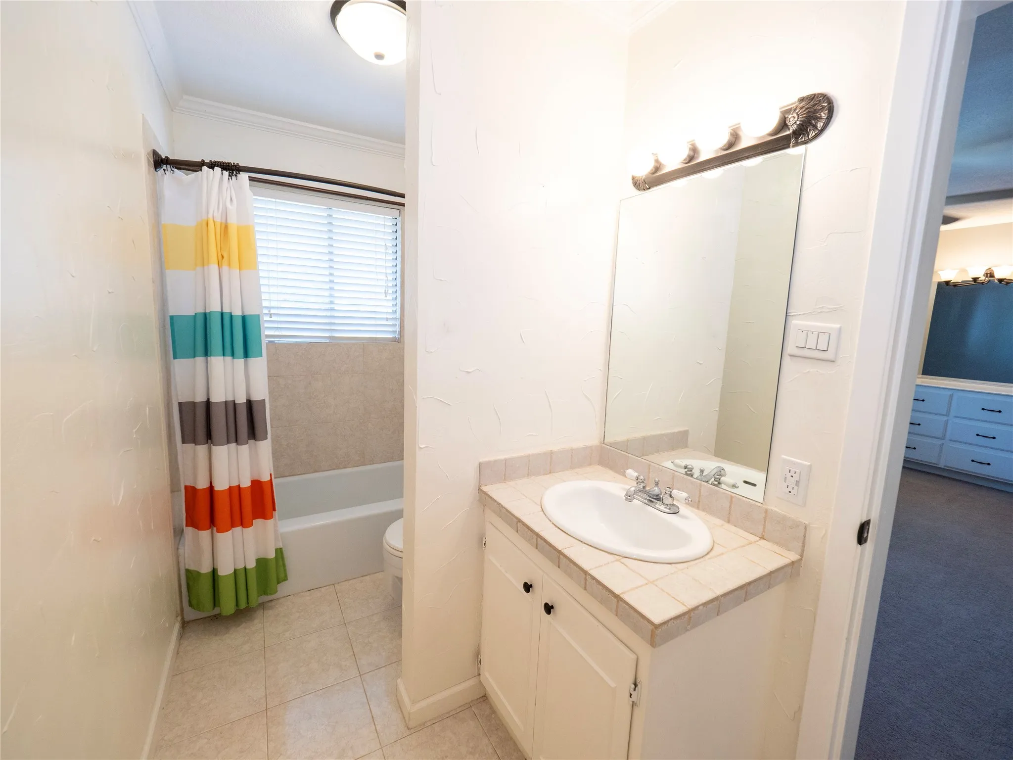 Single Family Residence For Sale in Tarrant County , 900 N Bowen Road, Arlington, Texas 76012, 3 Bedroom, 3 Bathroom, 2 Garage spaces, 1,910 Sqft, built in 1964, mls#21391191, Real Estate Agent in Arlington, Homes For Sale in Tarrant county, Homes For Sale in Arlington, Realtor in Arlington Texas, Real Estate Brokerage Independent Realty Texas, Luminita Cordes Realtor
