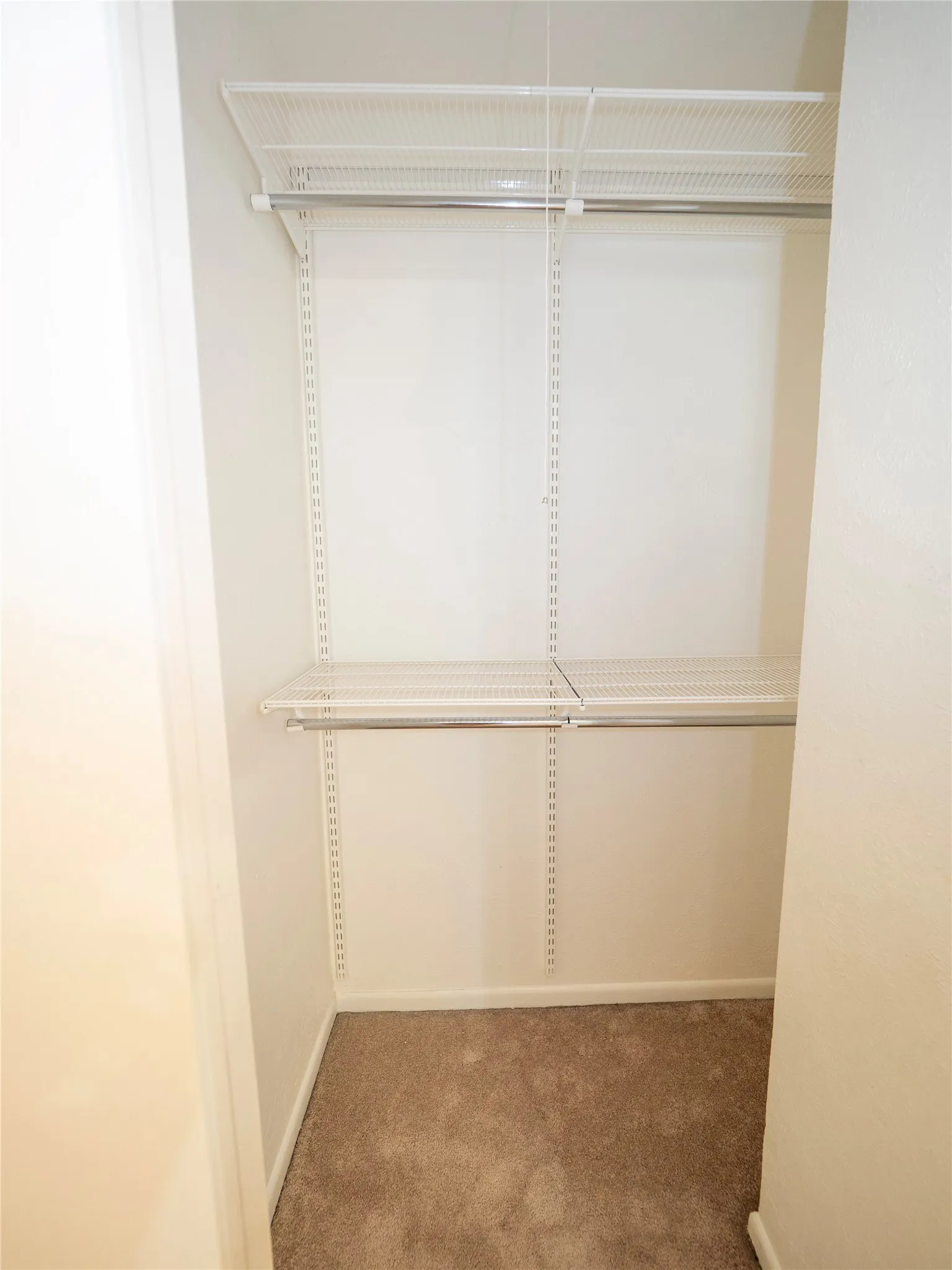 Single Family Residence For Sale in Tarrant County , 900 N Bowen Road, Arlington, Texas 76012, 3 Bedroom, 3 Bathroom, 2 Garage spaces, 1,910 Sqft, built in 1964, mls#21391191, Real Estate Agent in Arlington, Homes For Sale in Tarrant county, Homes For Sale in Arlington, Realtor in Arlington Texas, Real Estate Brokerage Independent Realty Texas, Luminita Cordes Realtor