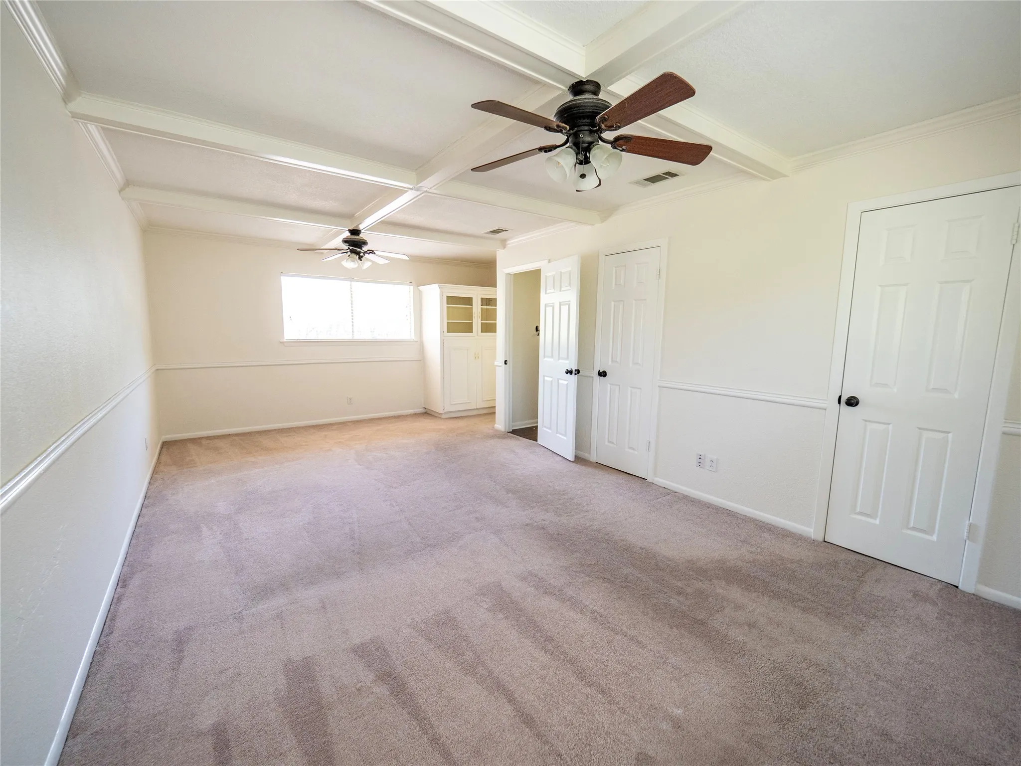 Single Family Residence For Sale in Tarrant County , 900 N Bowen Road, Arlington, Texas 76012, 3 Bedroom, 3 Bathroom, 2 Garage spaces, 1,910 Sqft, built in 1964, mls#21391191, Real Estate Agent in Arlington, Homes For Sale in Tarrant county, Homes For Sale in Arlington, Realtor in Arlington Texas, Real Estate Brokerage Independent Realty Texas, Luminita Cordes Realtor