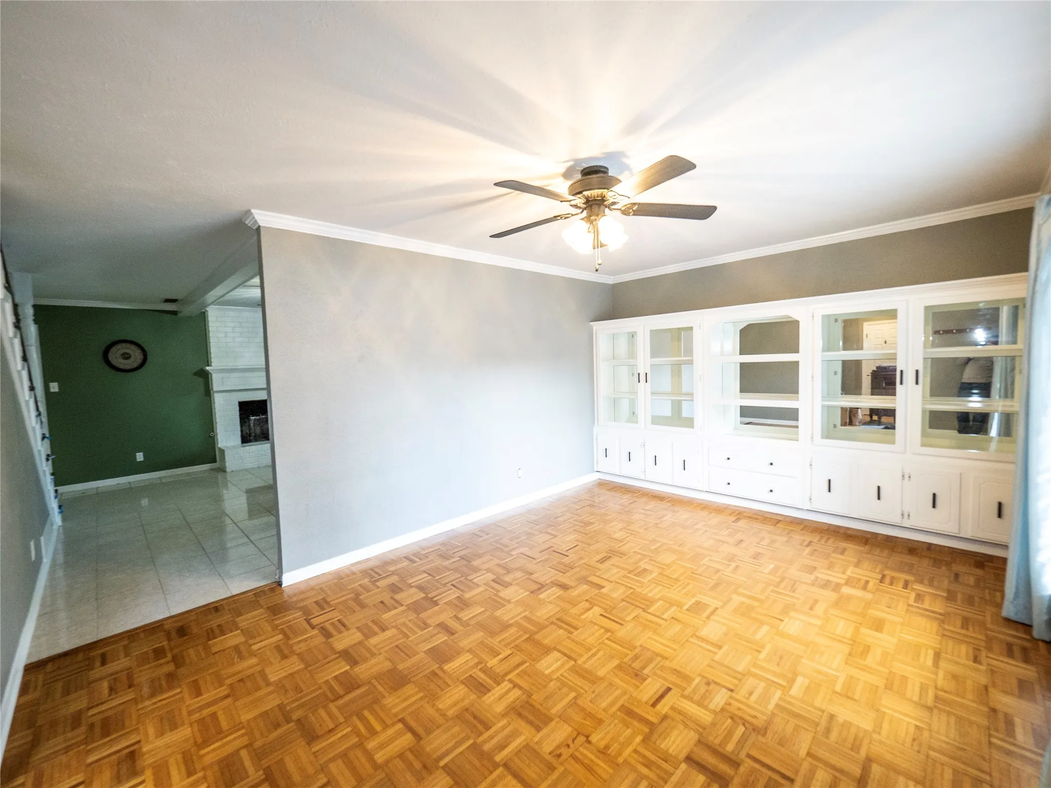 Single Family Residence For Sale in Tarrant County , 900 N Bowen Road, Arlington, Texas 76012, 3 Bedroom, 3 Bathroom, 2 Garage spaces, 1,910 Sqft, built in 1964, mls#21391191, Real Estate Agent in Arlington, Homes For Sale in Tarrant county, Homes For Sale in Arlington, Realtor in Arlington Texas, Real Estate Brokerage Independent Realty Texas, Luminita Cordes Realtor