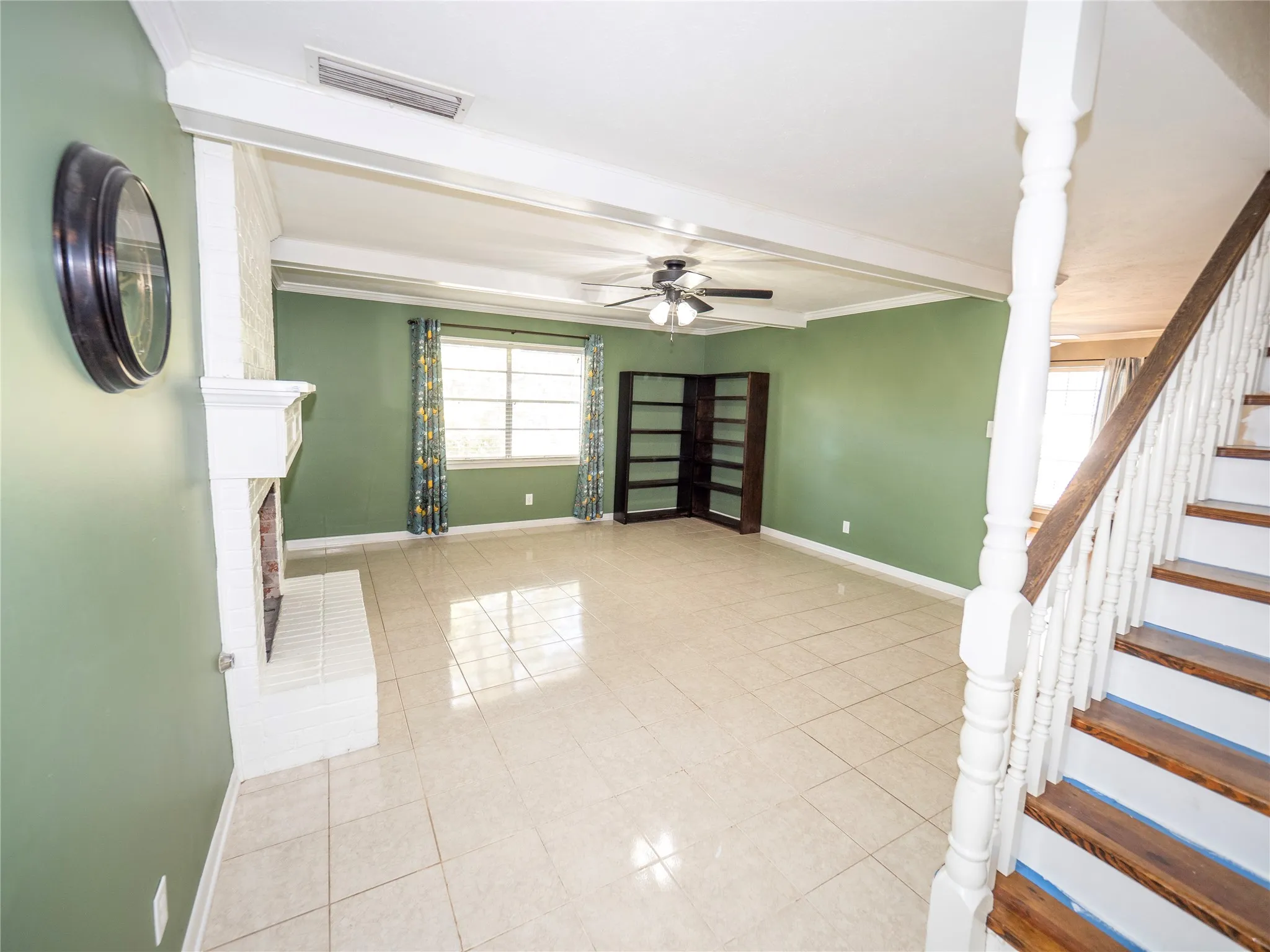 Single Family Residence For Sale in Tarrant County , 900 N Bowen Road, Arlington, Texas 76012, 3 Bedroom, 3 Bathroom, 2 Garage spaces, 1,910 Sqft, built in 1964, mls#21391191, Real Estate Agent in Arlington, Homes For Sale in Tarrant county, Homes For Sale in Arlington, Realtor in Arlington Texas, Real Estate Brokerage Independent Realty Texas, Luminita Cordes Realtor