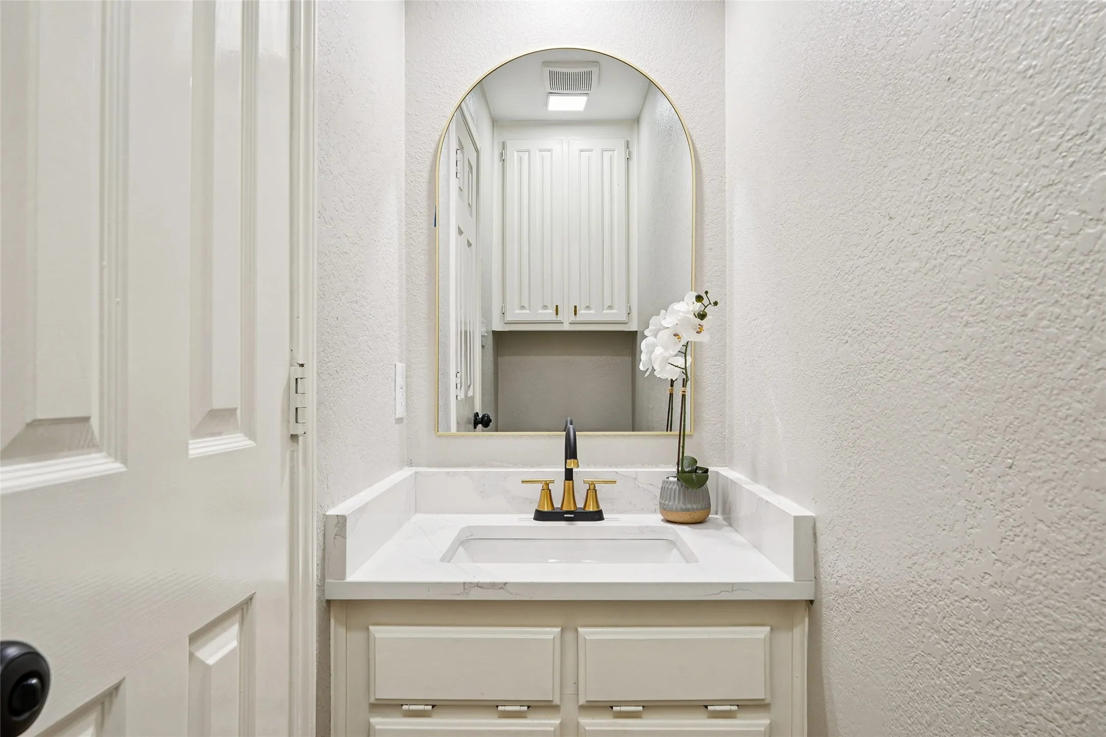 Single Family Residence For Rent in Tarrant County , 6006 Millwood Drive, Arlington, Texas 76016, 4 Bedroom, 4 Bathroom, 3 Garage spaces, 2,955 Sqft, built in 1985, mls#21390892, Real Estate Agent in Arlington, Homes For Rent in Tarrant county, Homes For Rent in Arlington, Realtor in Arlington Texas, Real Estate Brokerage Independent Realty Texas, Luminita Cordes Realtor